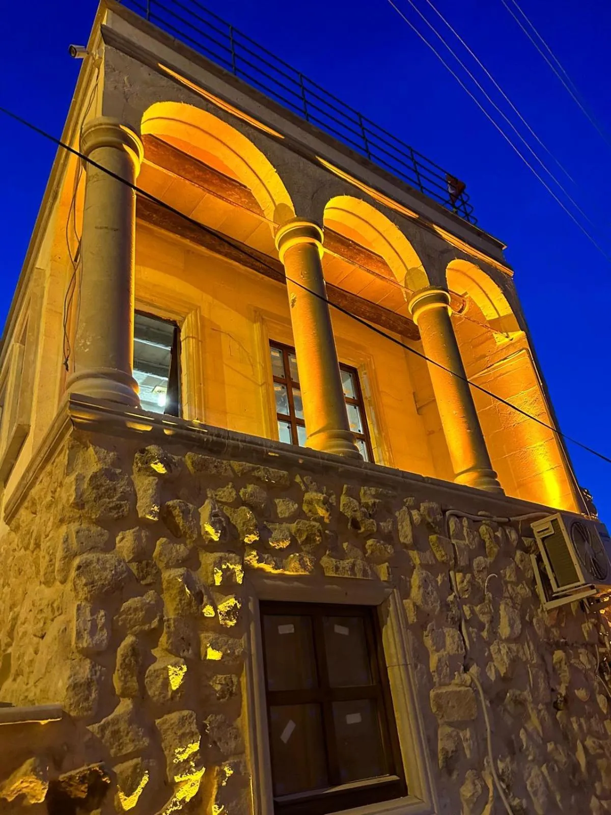 Night in Zümrütü anka cave