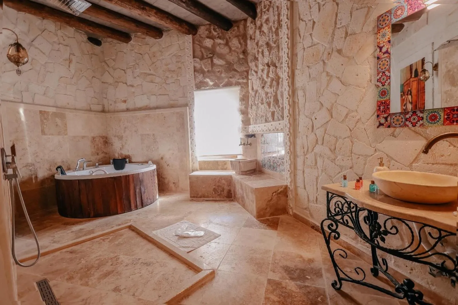 Bathroom in Zümrütü Anka Cave