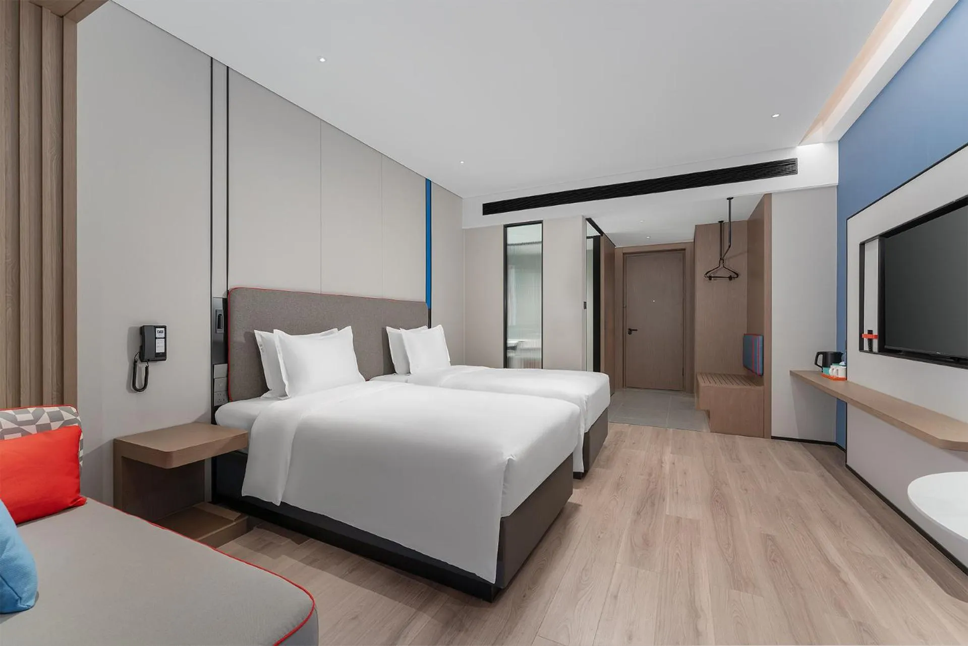 Photo of the whole room, Bed in Holiday Inn Express Kunming Economic Dev Zone by IHG