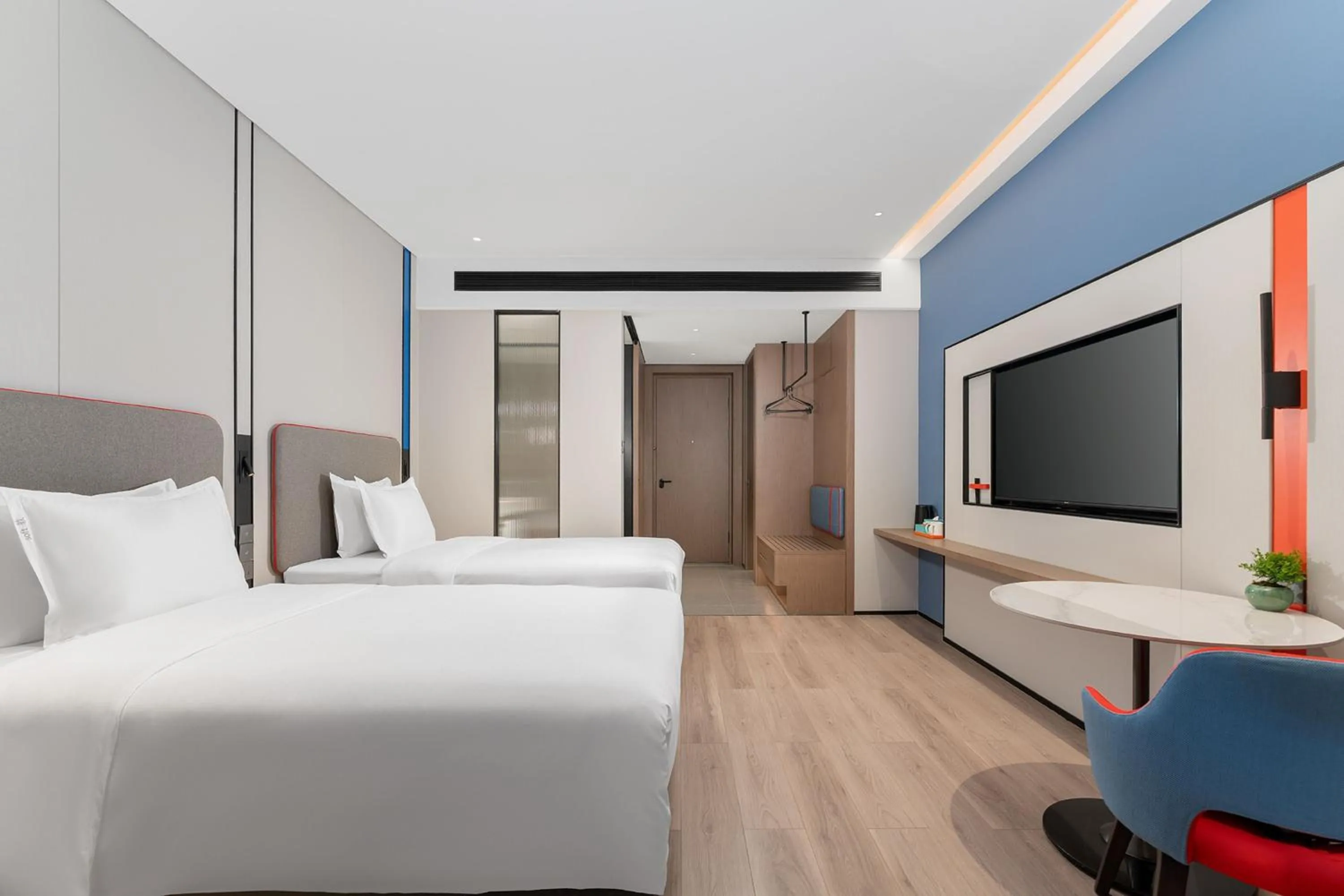 Photo of the whole room, Bed in Holiday Inn Express Kunming Economic Dev Zone by IHG