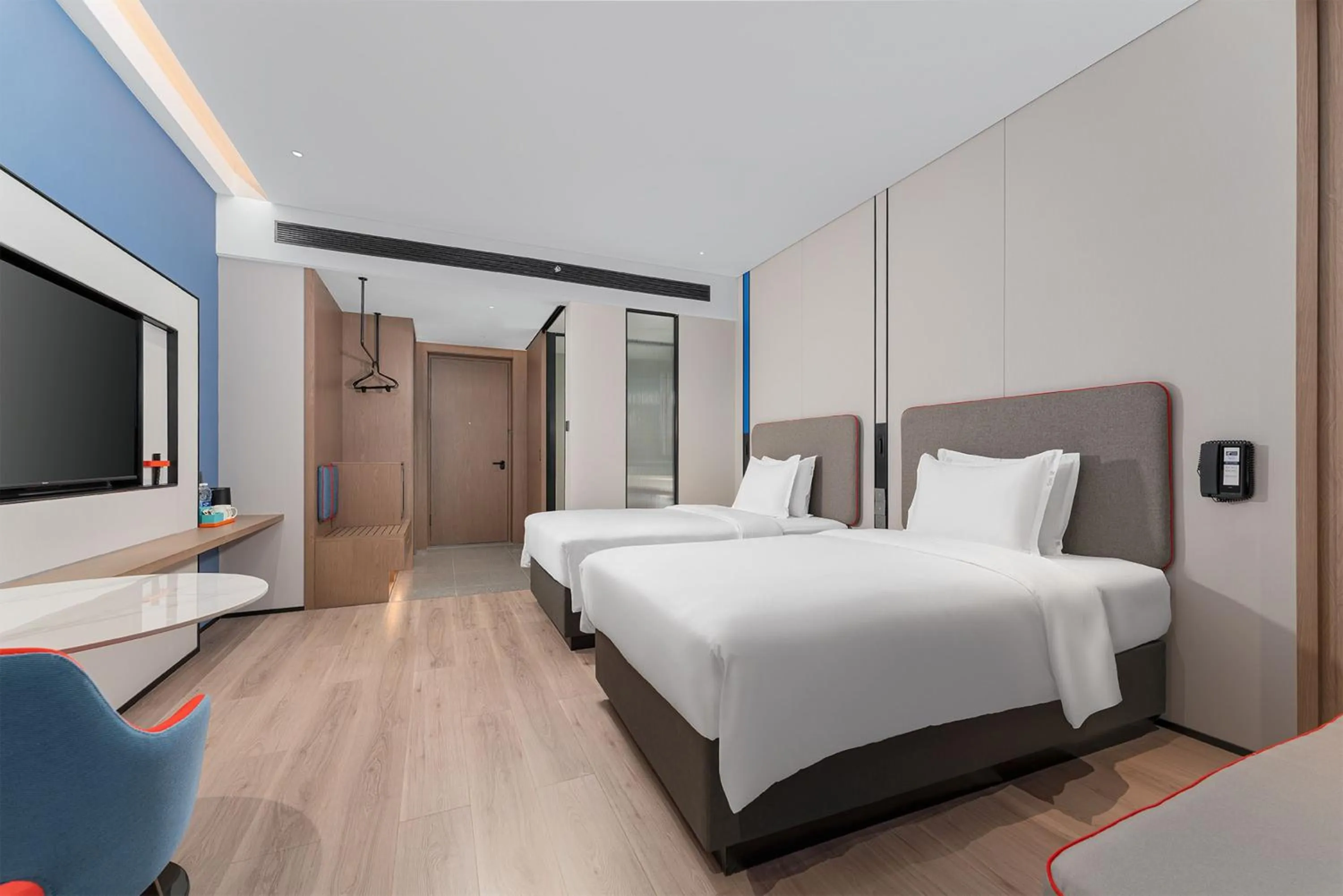 Photo of the whole room, Bed in Holiday Inn Express Kunming Economic Dev Zone by IHG