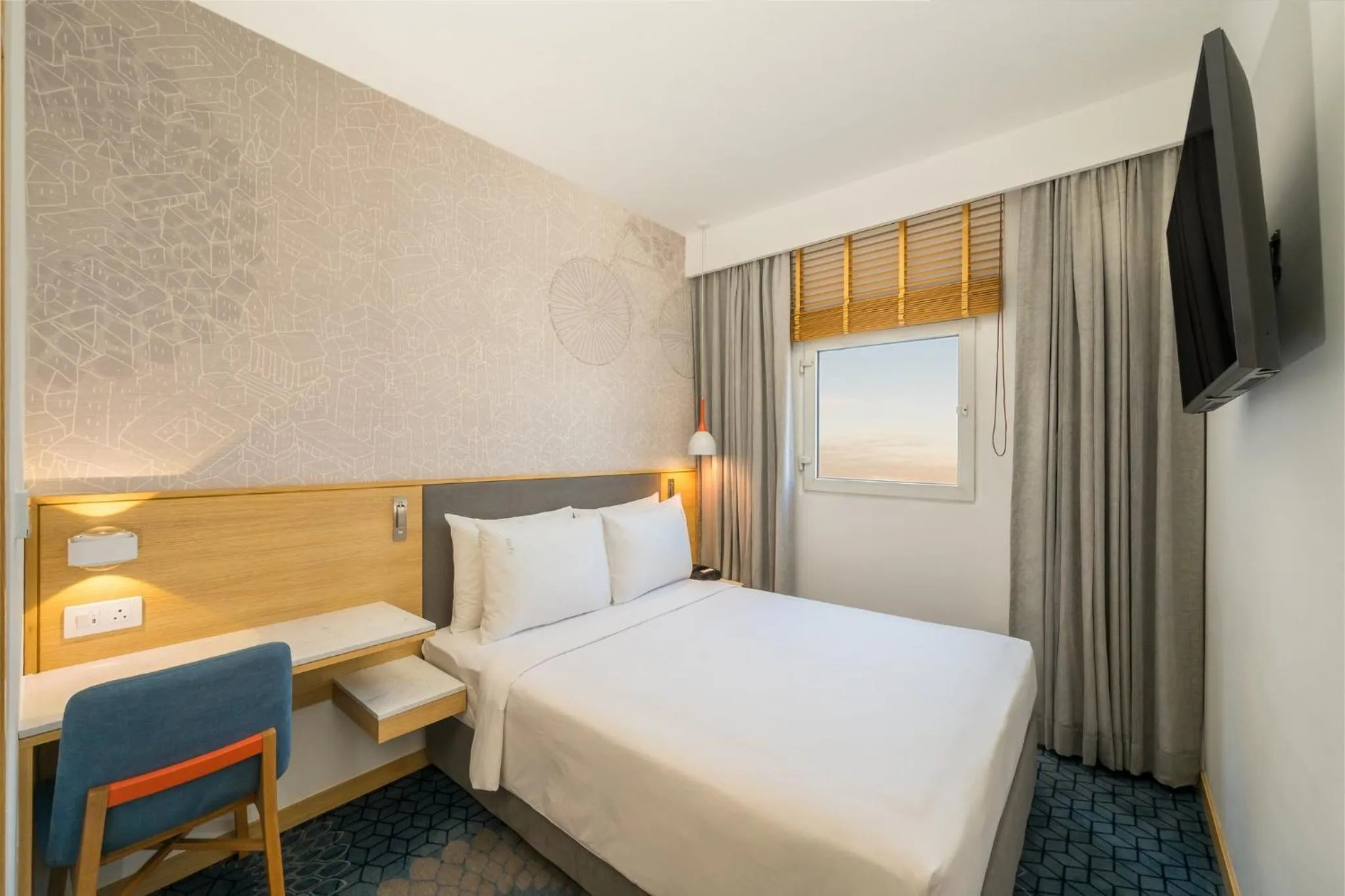 Photo of the whole room, Bed in Holiday Inn Express Greater Noida Knowledge Park by IHG