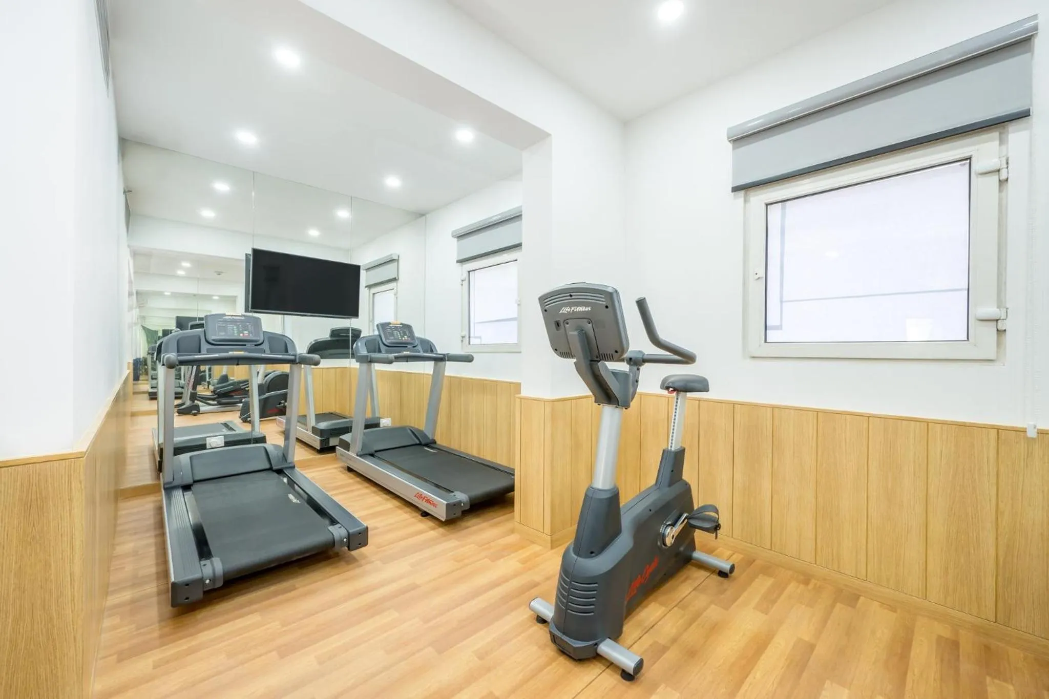 Fitness centre/facilities in Holiday Inn Express Greater Noida Knowledge Park by IHG