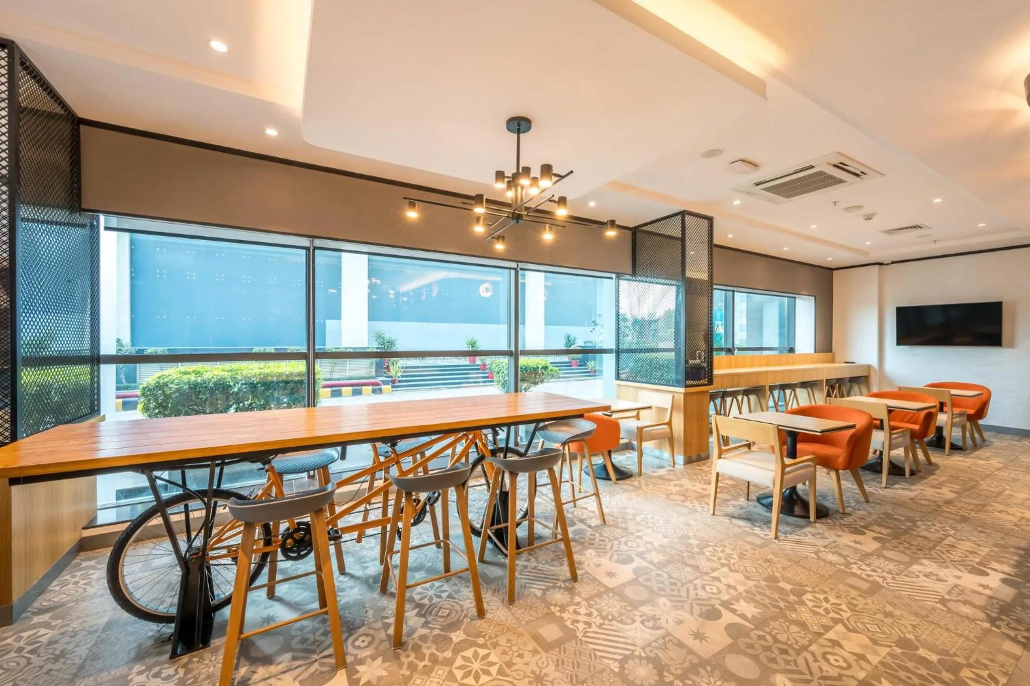 Restaurant/places to eat in Holiday Inn Express Greater Noida Knowledge Park by IHG