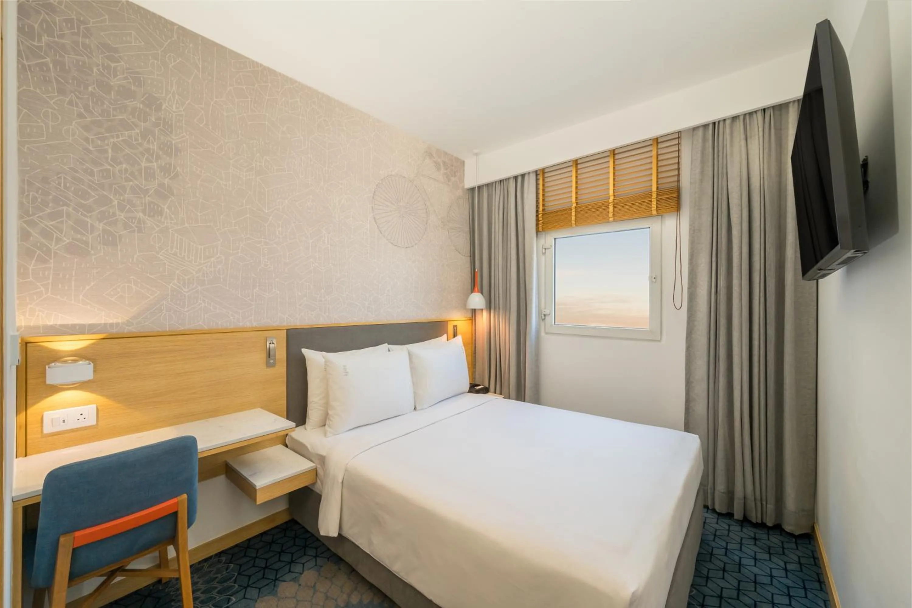 Photo of the whole room, Bed in Holiday Inn Express Greater Noida Knowledge Park by IHG