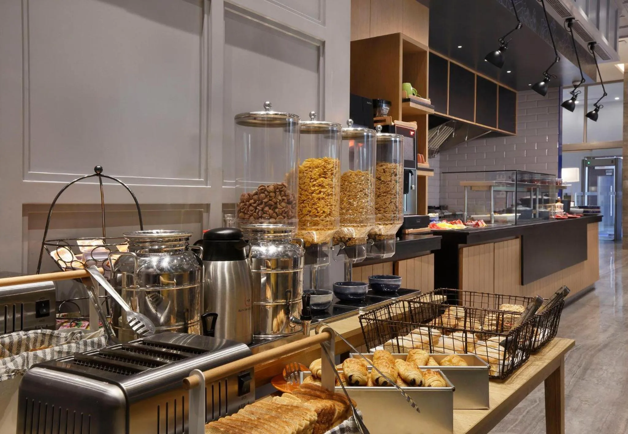 Restaurant/places to eat in Holiday Inn Express Greater Noida Knowledge Park by IHG