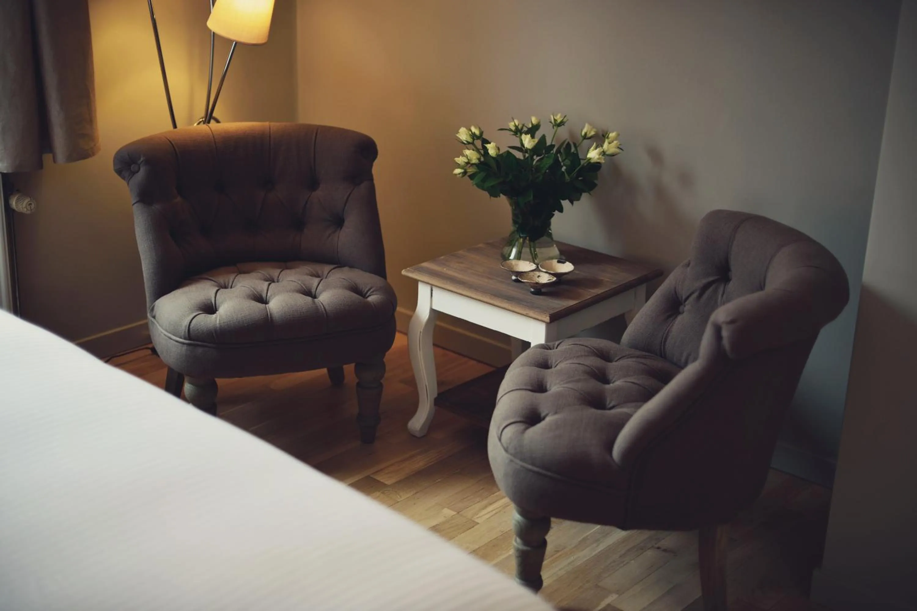 Seating area in B&B 7T