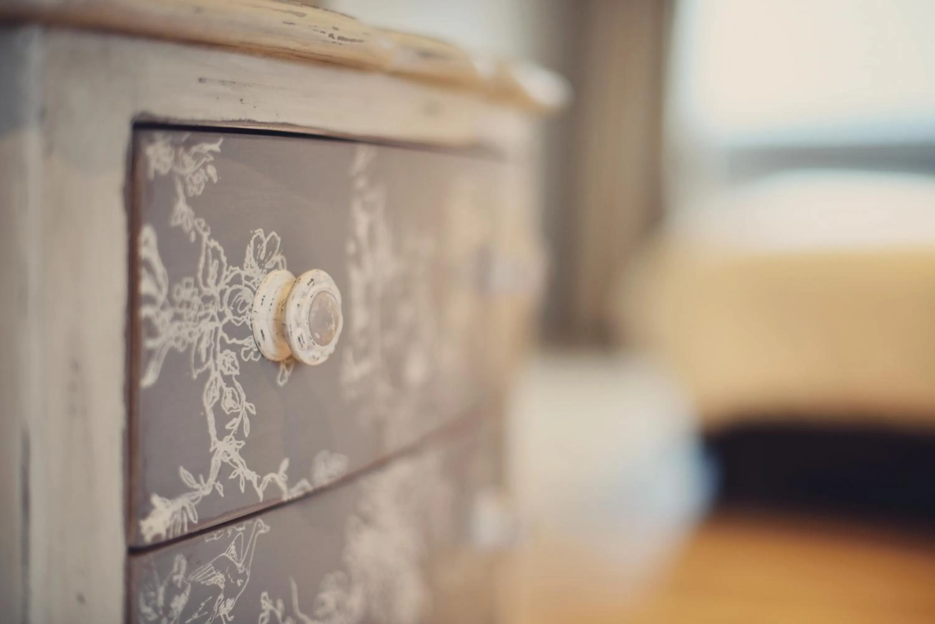 Decorative detail in B&B 7T