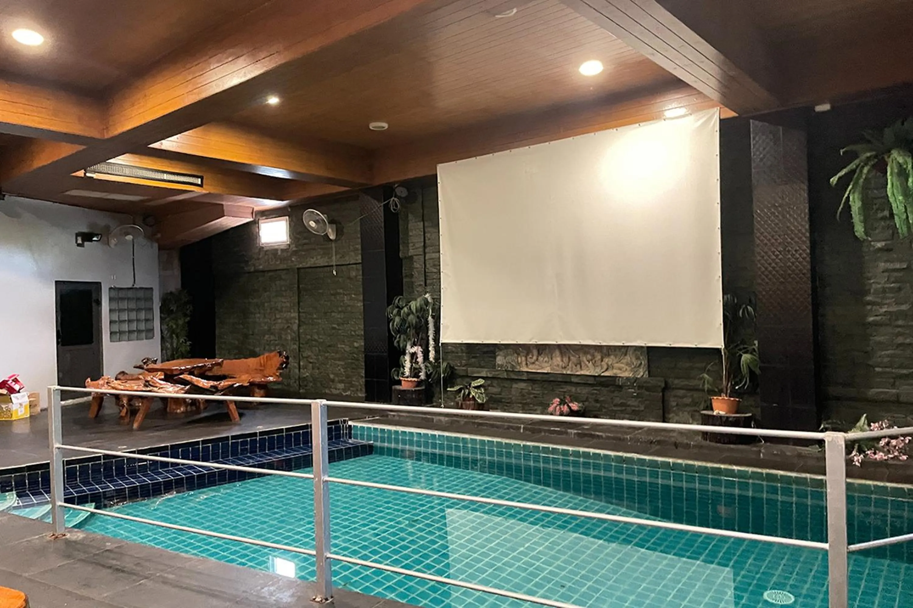 Swimming pool in Koenig Hotel Pattaya