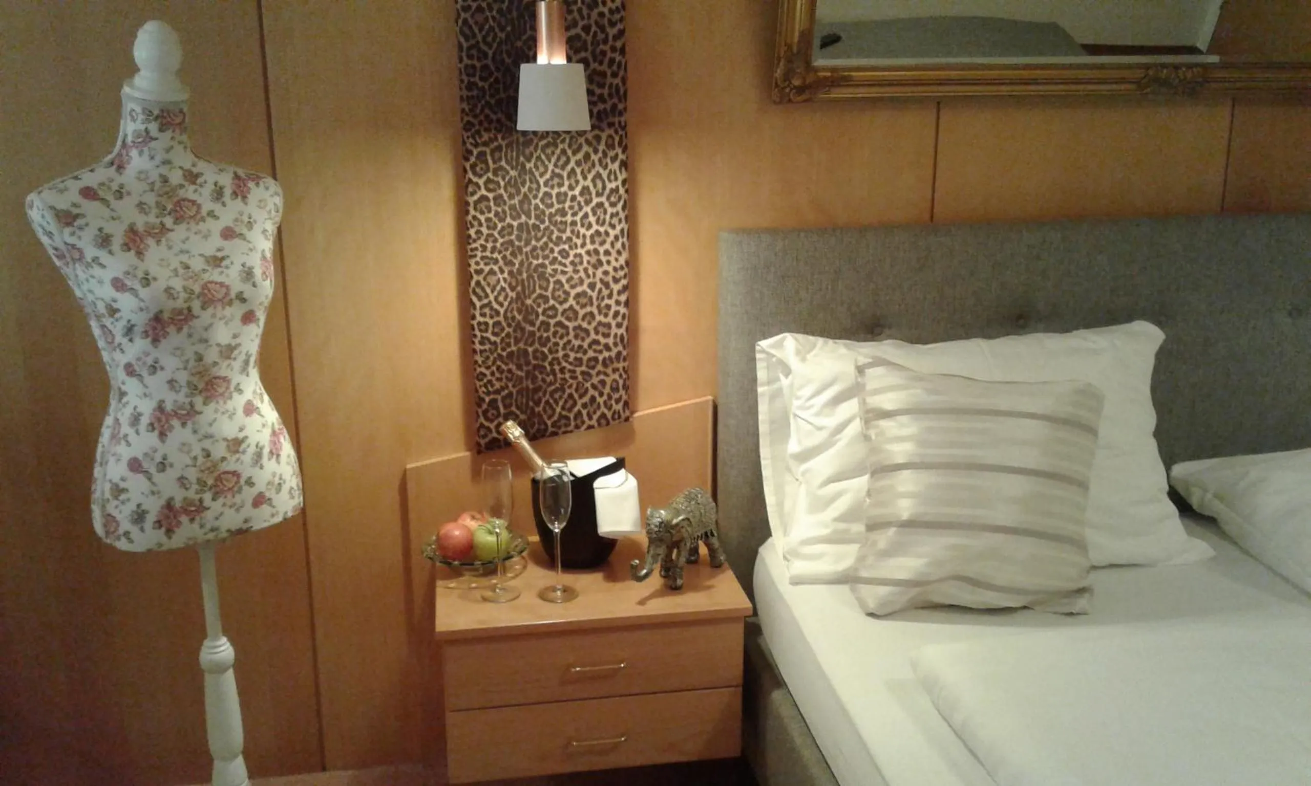 Decorative detail, Bed in LiebesNesterl Bergwirt - Boutique Hotel