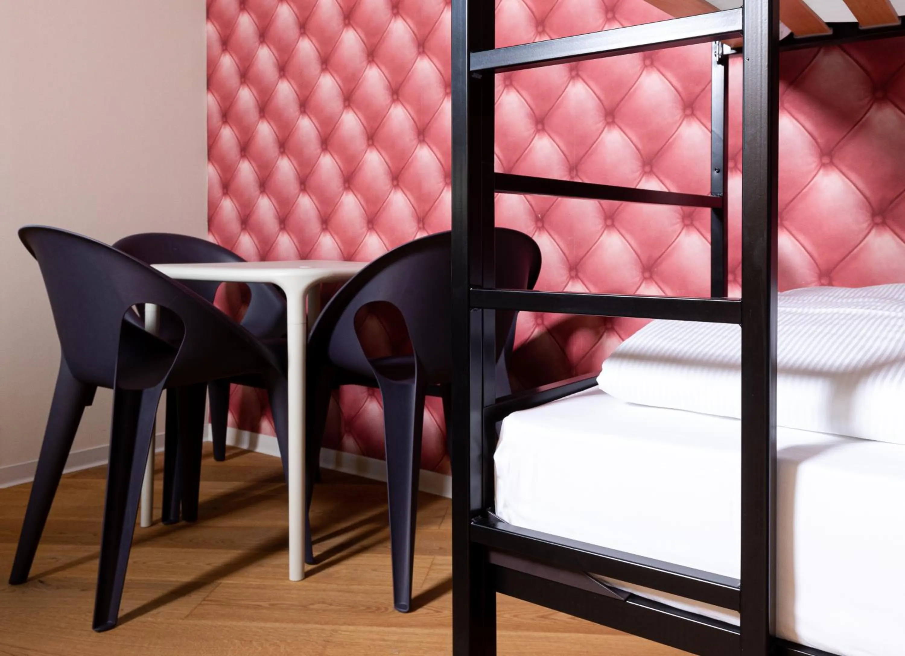 Seating area, Bed in Coffee Inn Hostel Berlin