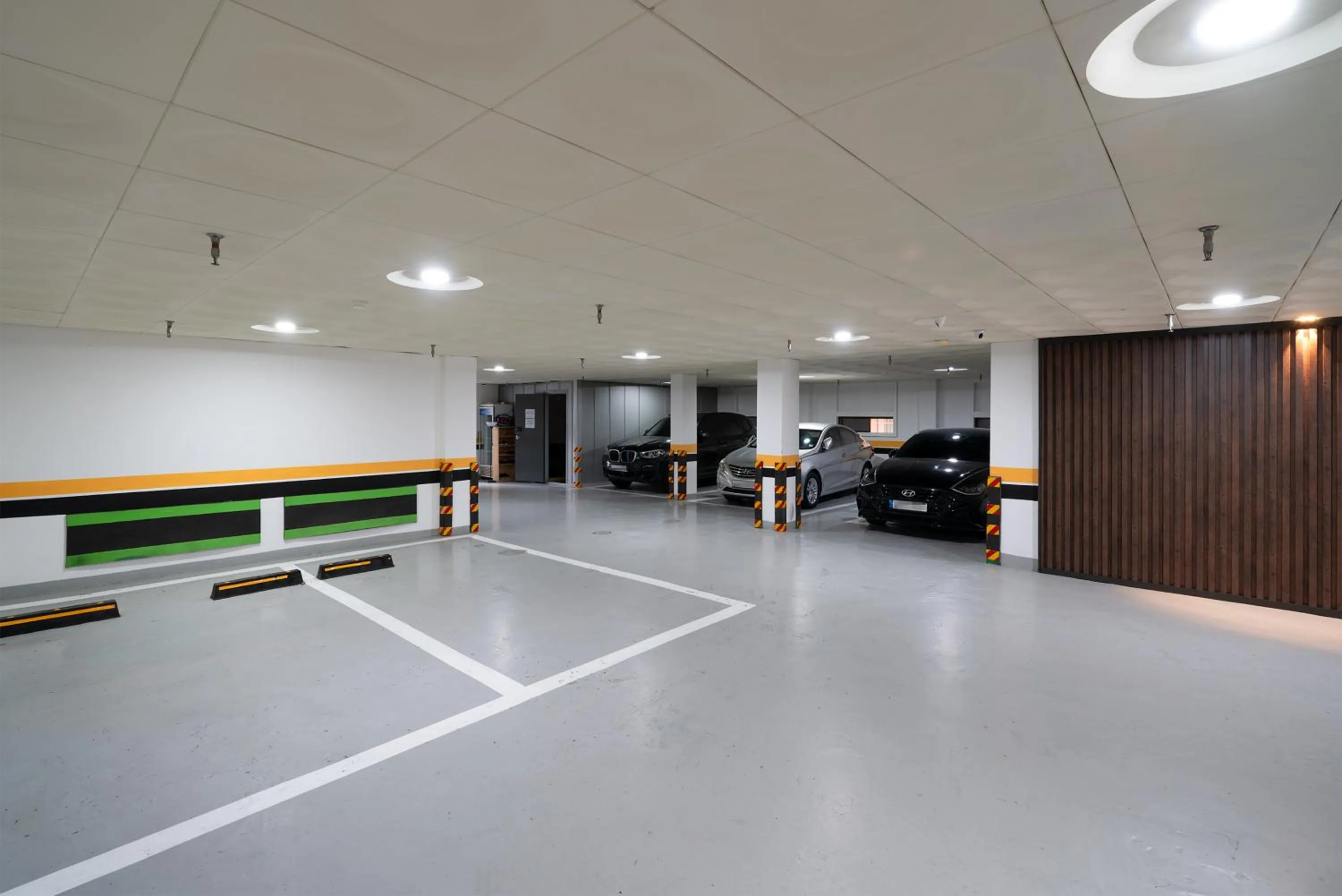 Parking in Hotel Laglas Asan