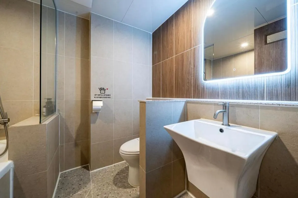 Shower in Hotel Laglas Asan