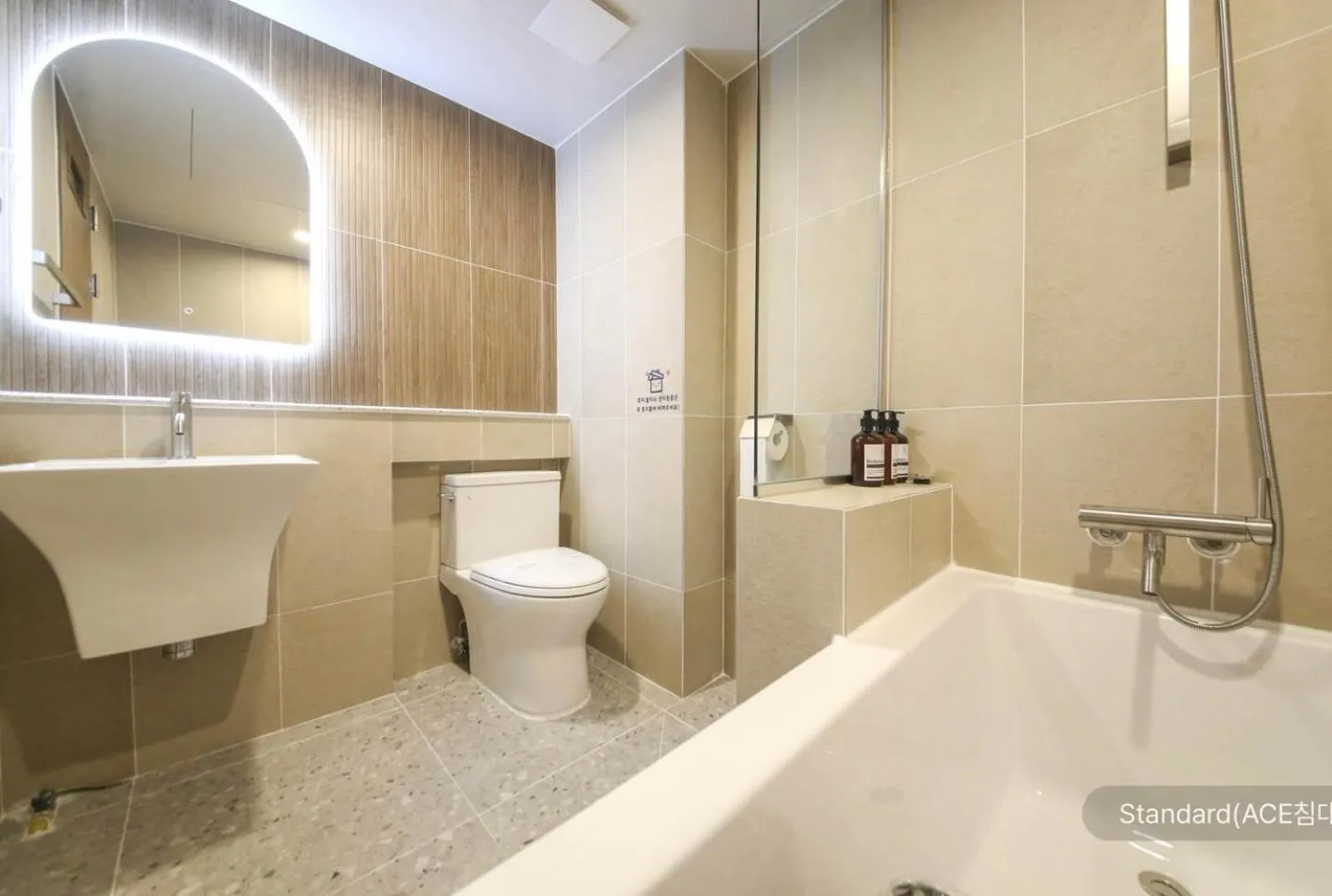 Shower in Hotel Laglas Asan