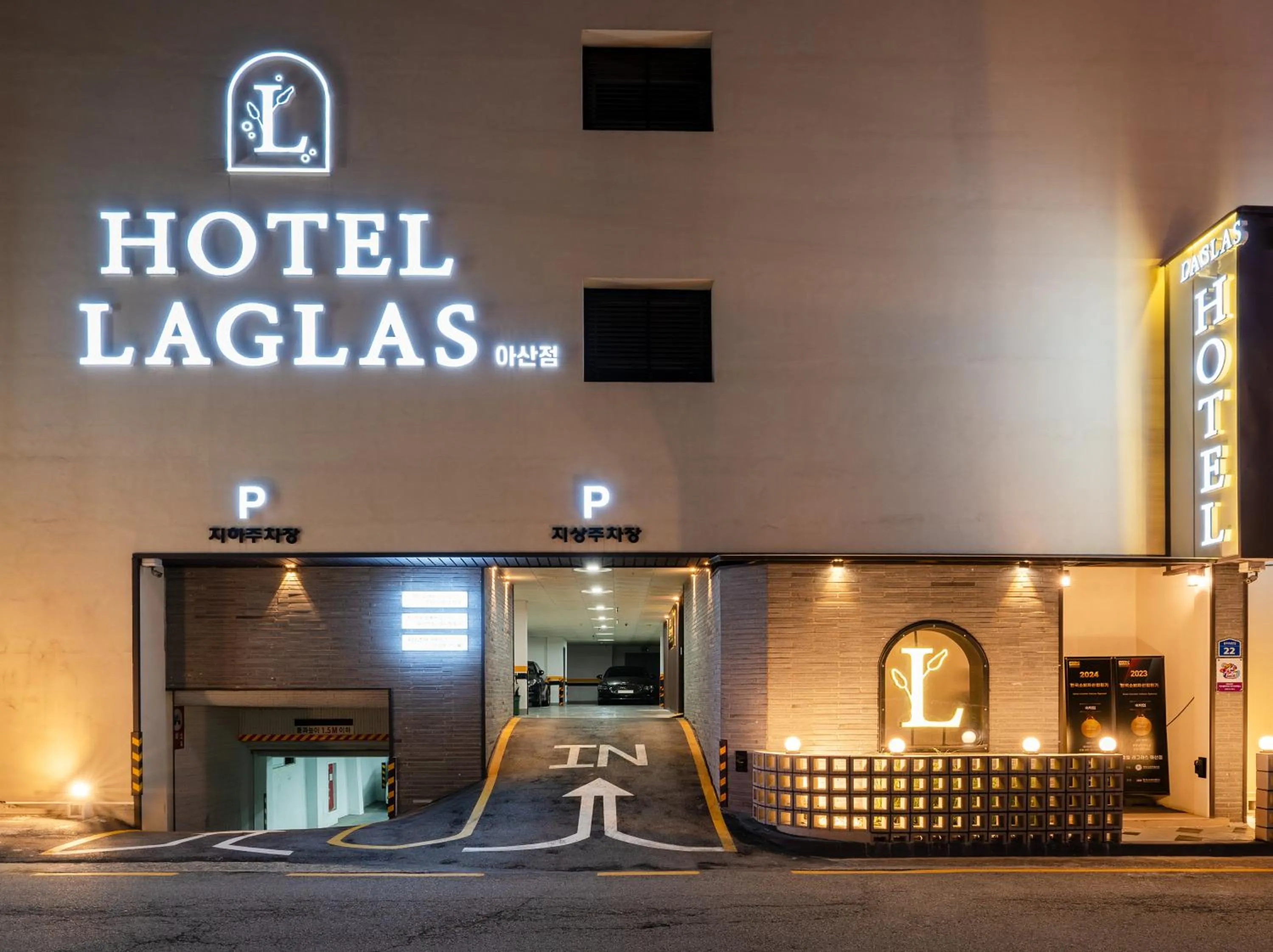 Property building in Hotel Laglas Asan