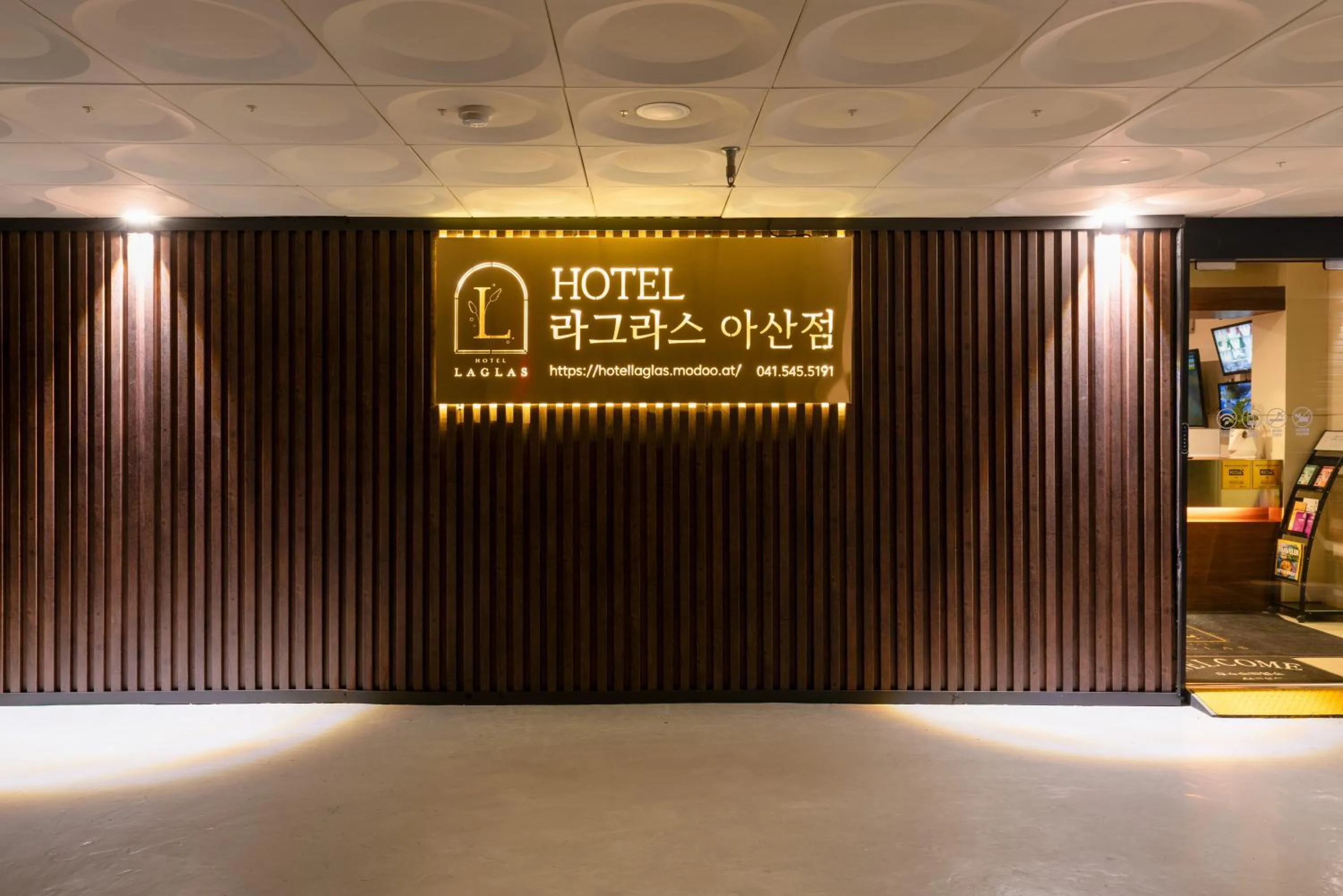 Facade/entrance in Hotel Laglas Asan