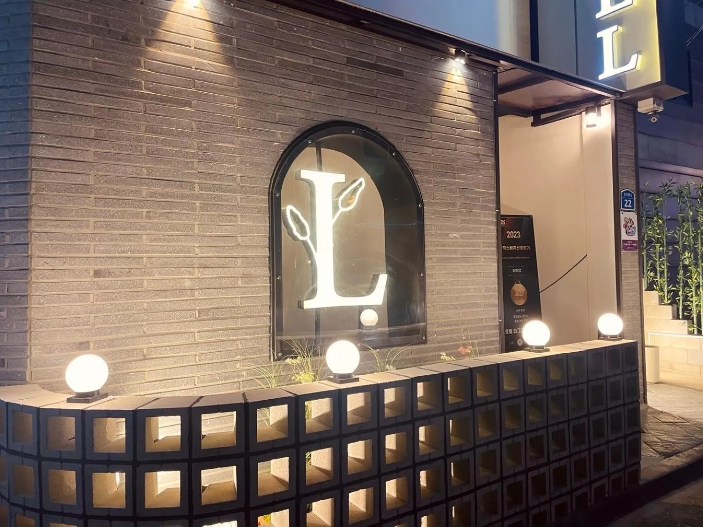 Property building in Hotel Laglas Asan