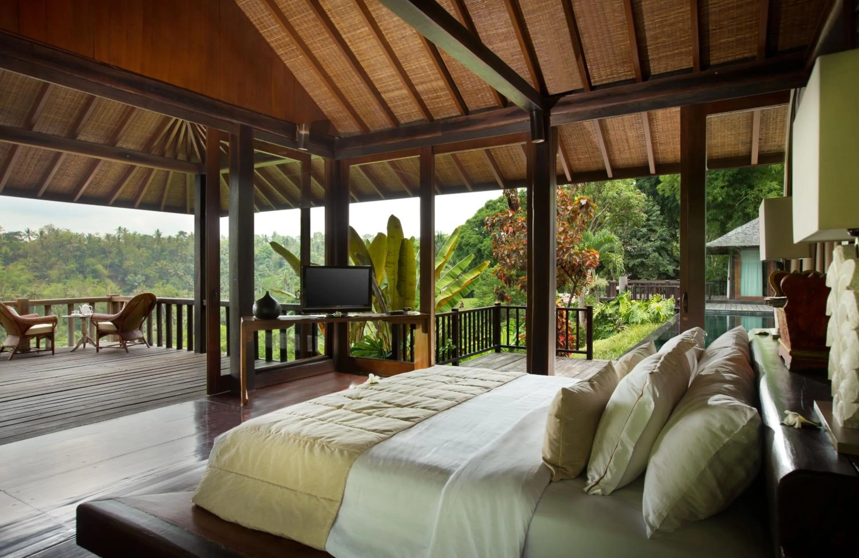 Bed in Kamaniiya River Villa Sayan - Ubud