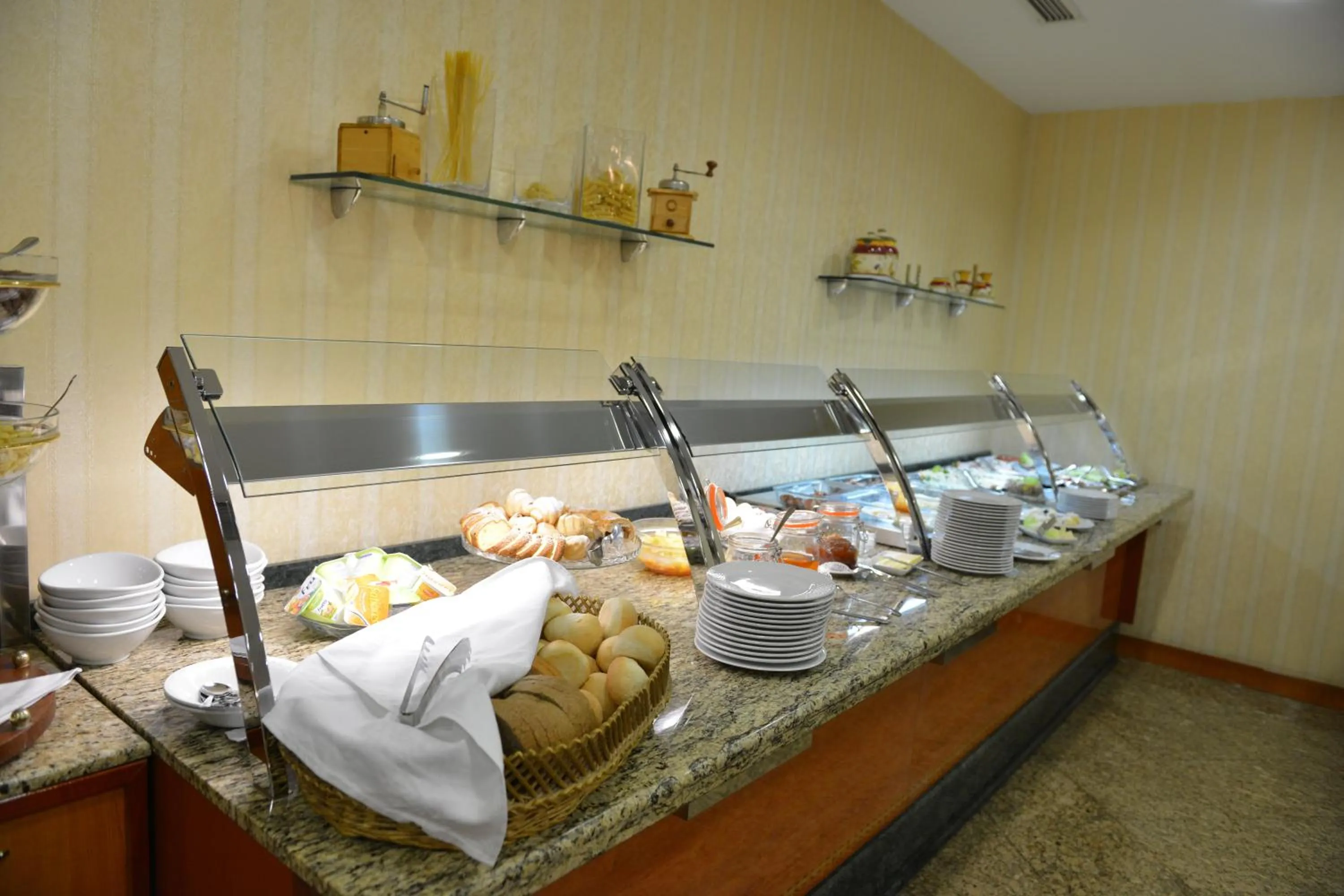 Breakfast in Hotel Turist - City Center
