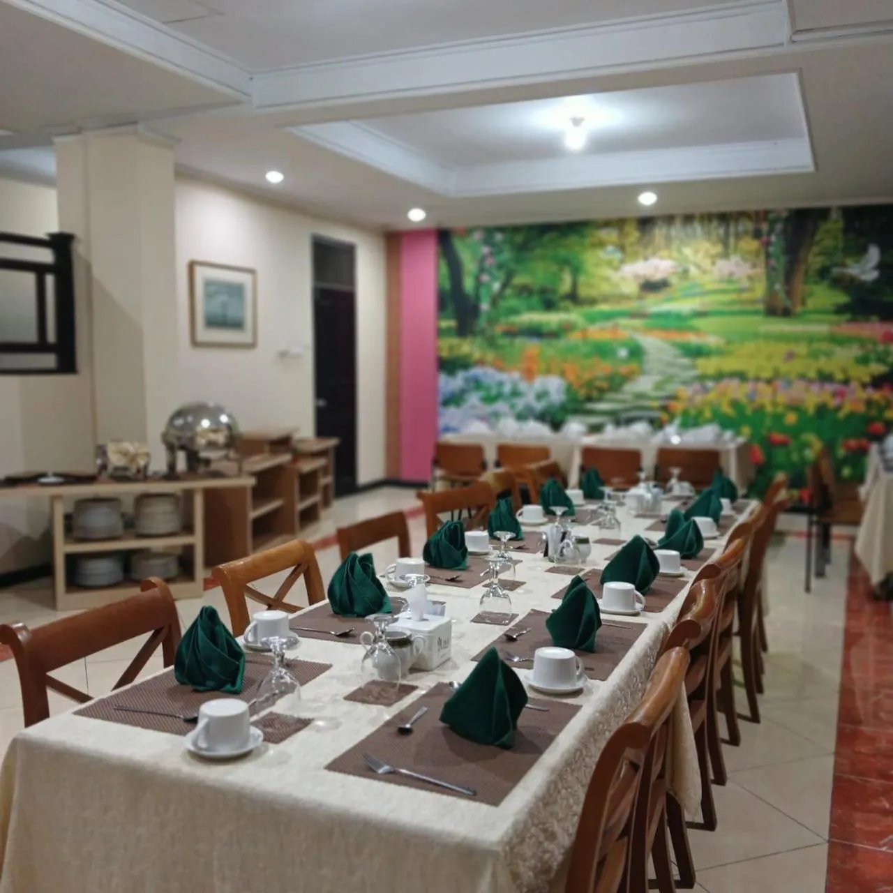 Restaurant/places to eat in Nikita Hotel