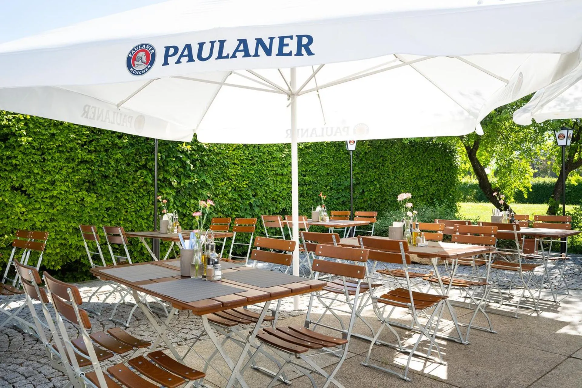 Patio in Hotel Olympia Schießanlage