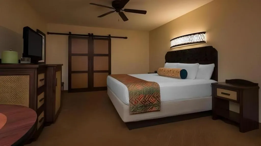 Bed in Disney's Caribbean Beach Resort