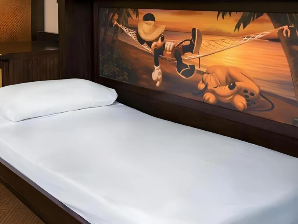 Bed in Disney's Caribbean Beach Resort