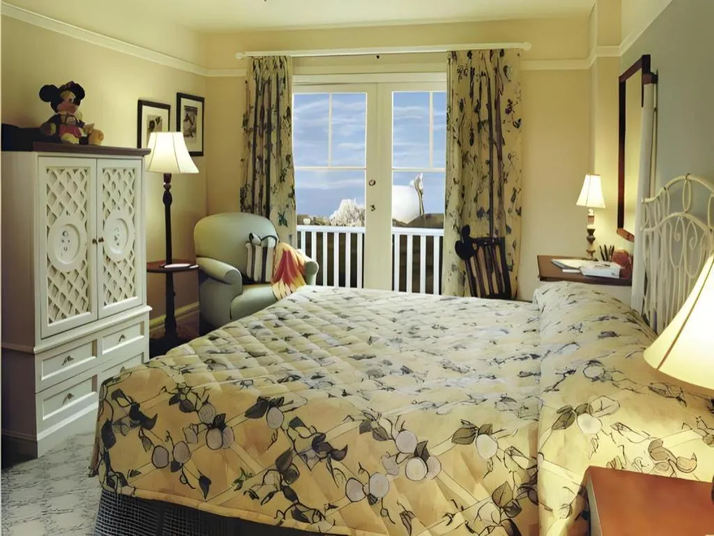 Bed in Disney's Beach Club Resort