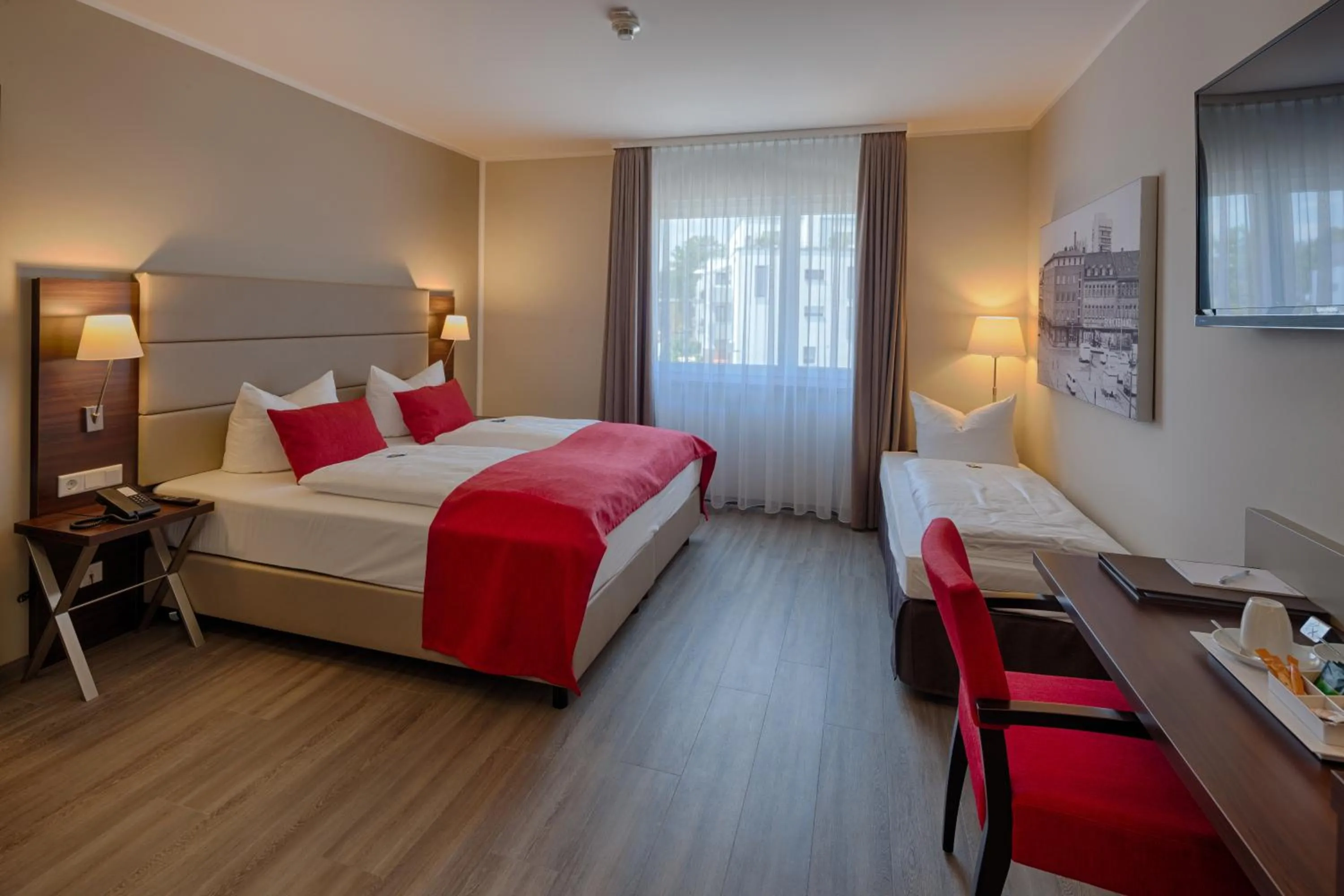 Photo of the whole room, Bed in hotel bomonti Nürnberg West