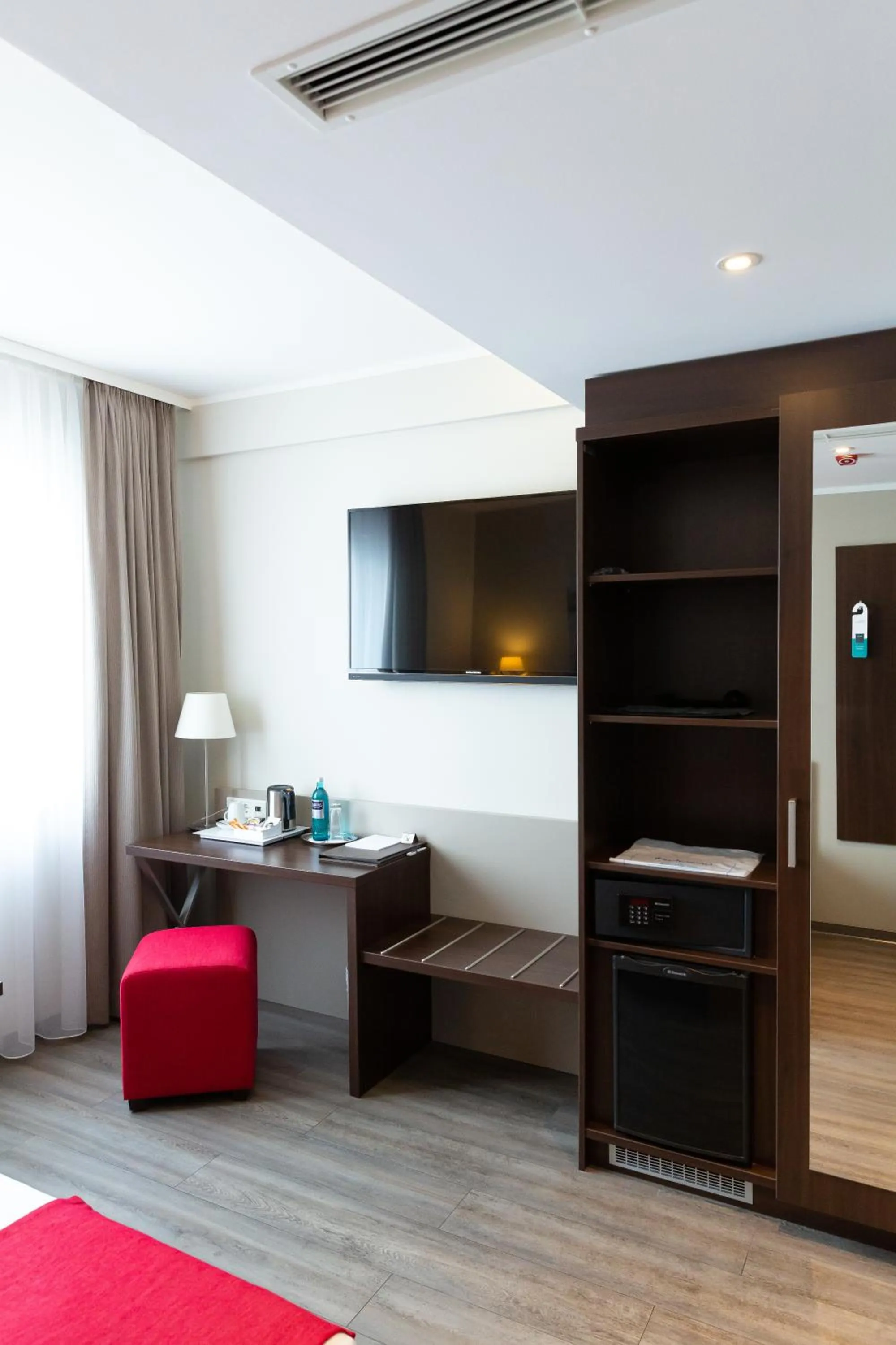 TV and multimedia, Bed in hotel bomonti Nürnberg West