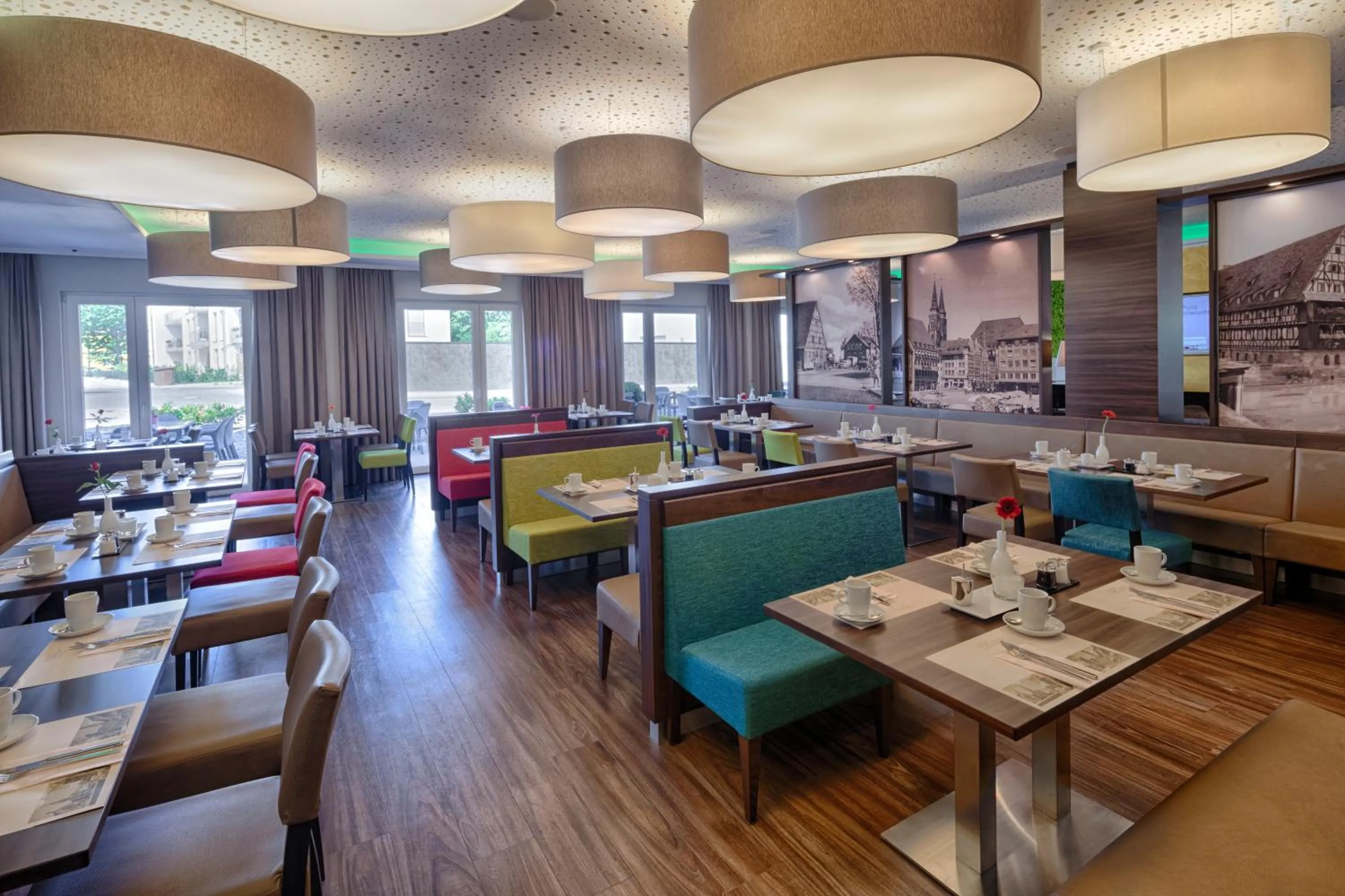 Restaurant/places to eat in hotel bomonti Nürnberg West