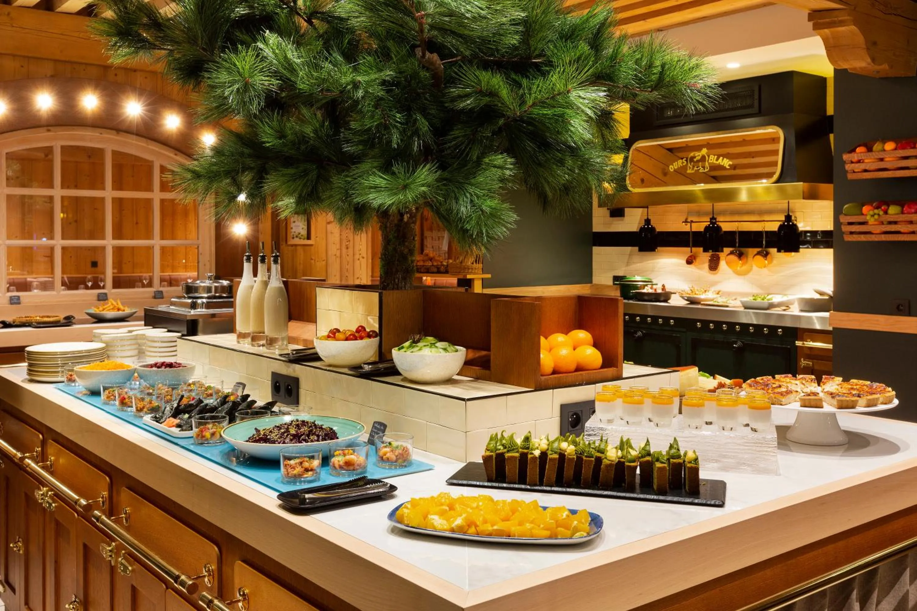 Restaurant/places to eat in Ours Blanc Hotel & Spa