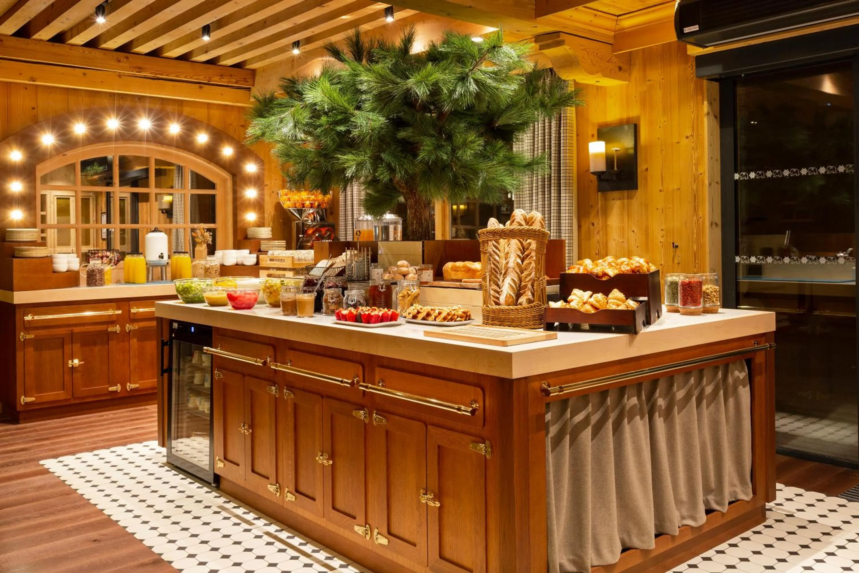 Restaurant/places to eat in Ours Blanc Hotel & Spa