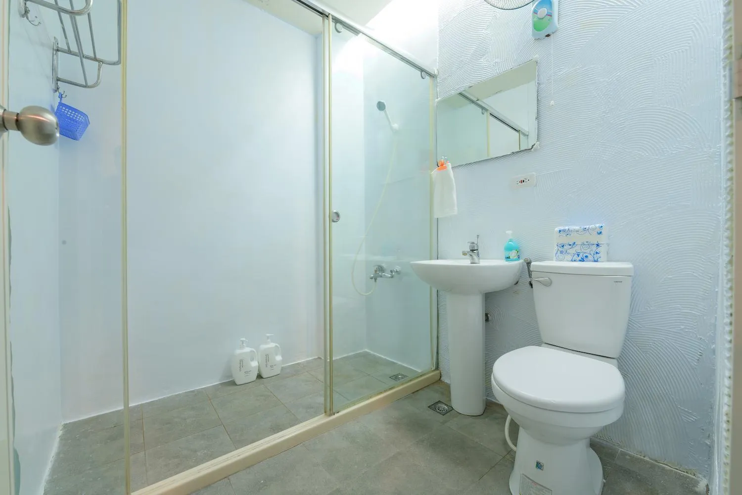 Shower in Dumbo Hostel Hualien