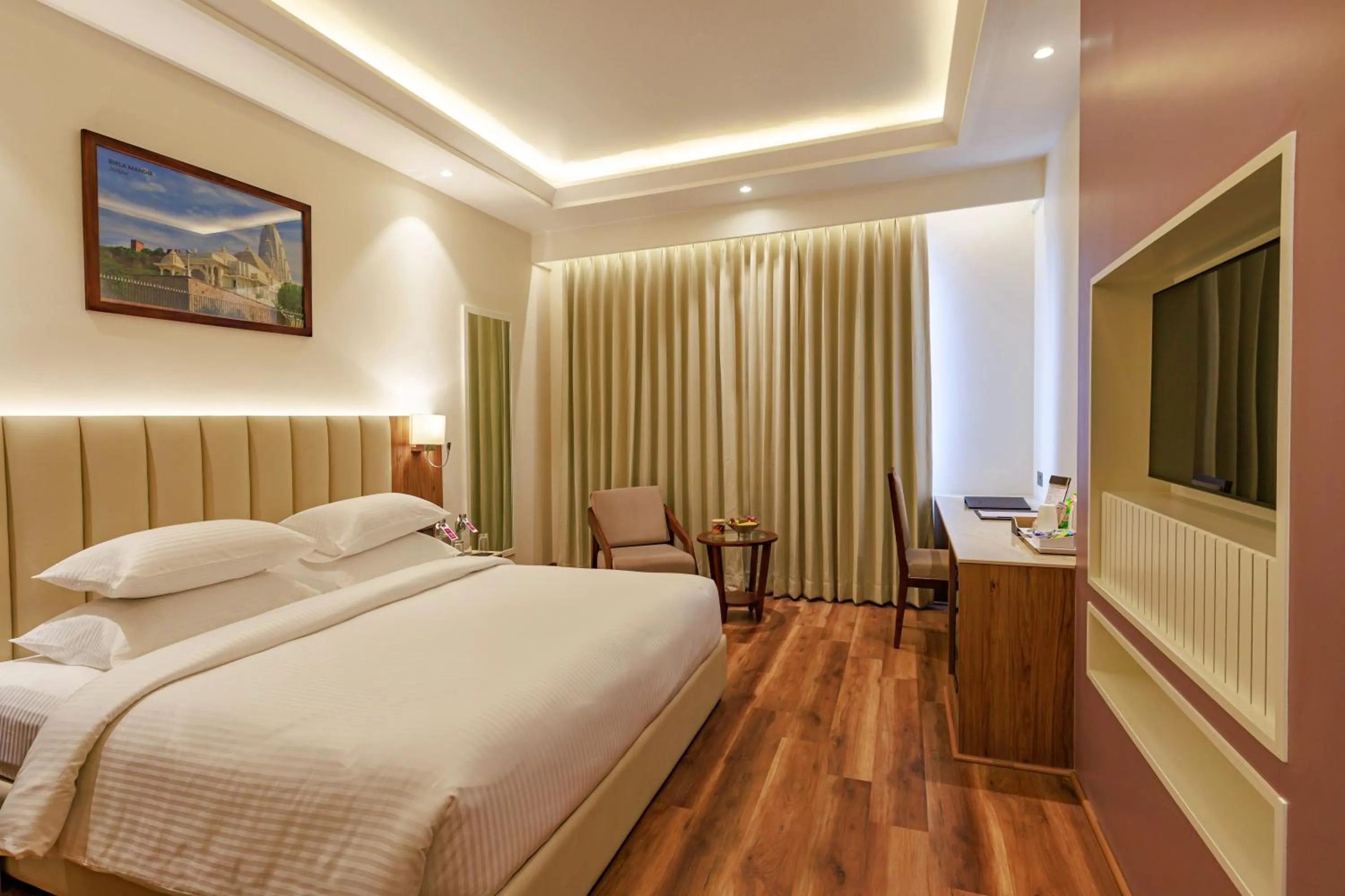 Bedroom, Bed in Regenta Place Jaipur Sirsi Road, Jaipur
