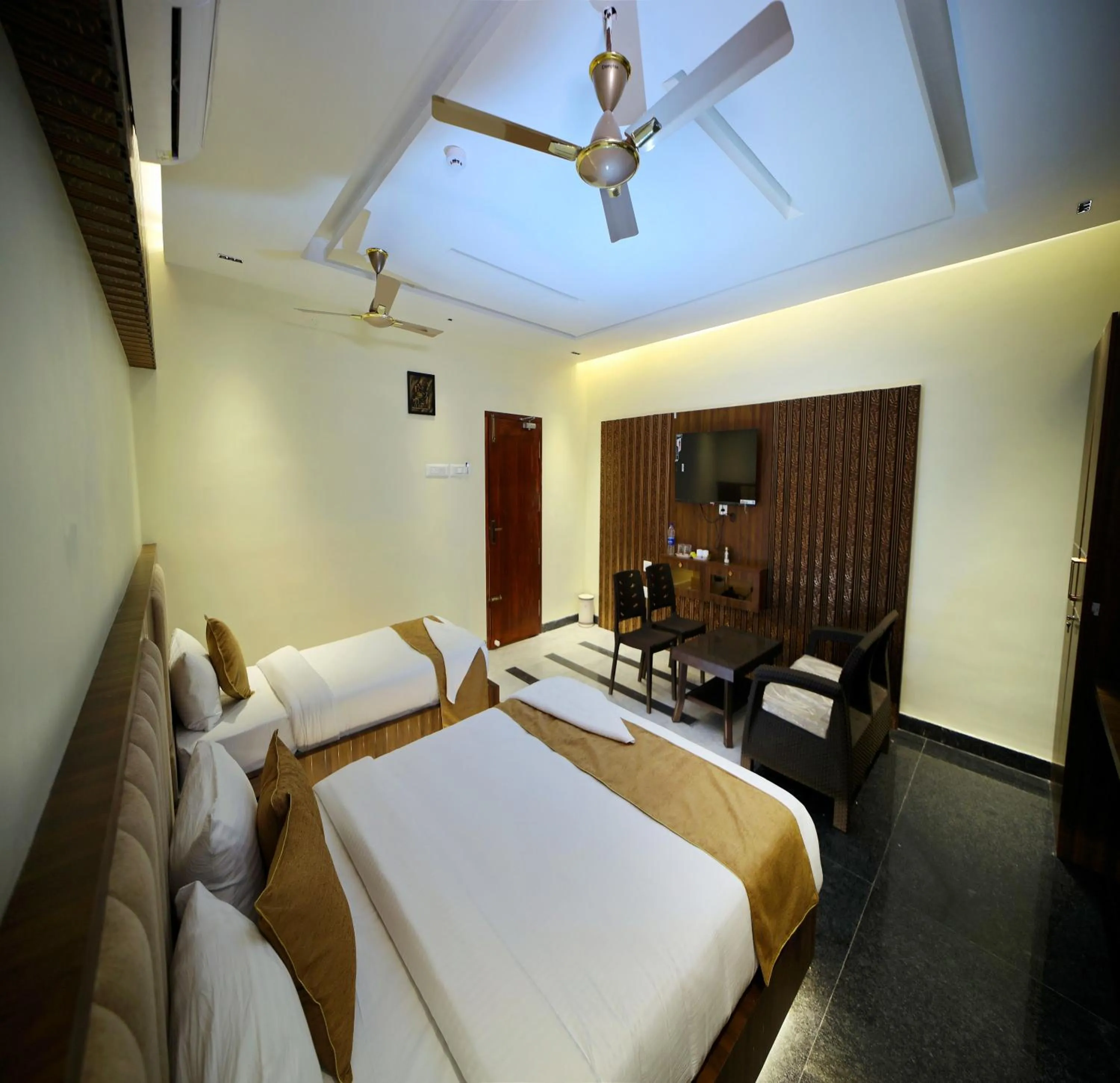 Bedroom, Bed in Suthanthira stay Inn