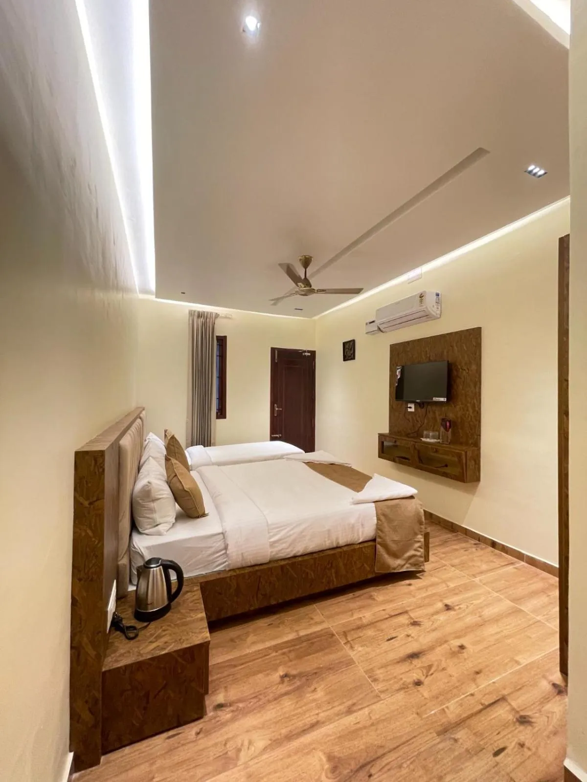 Bedroom, Bed in Suthanthira stay Inn