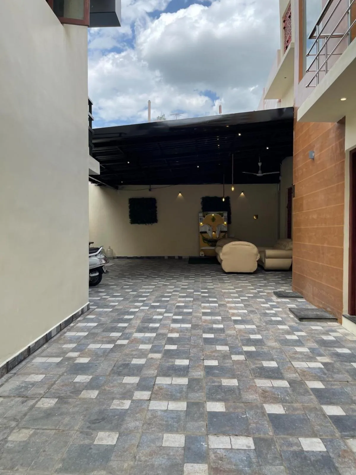 Balcony/Terrace in Suthanthira stay Inn