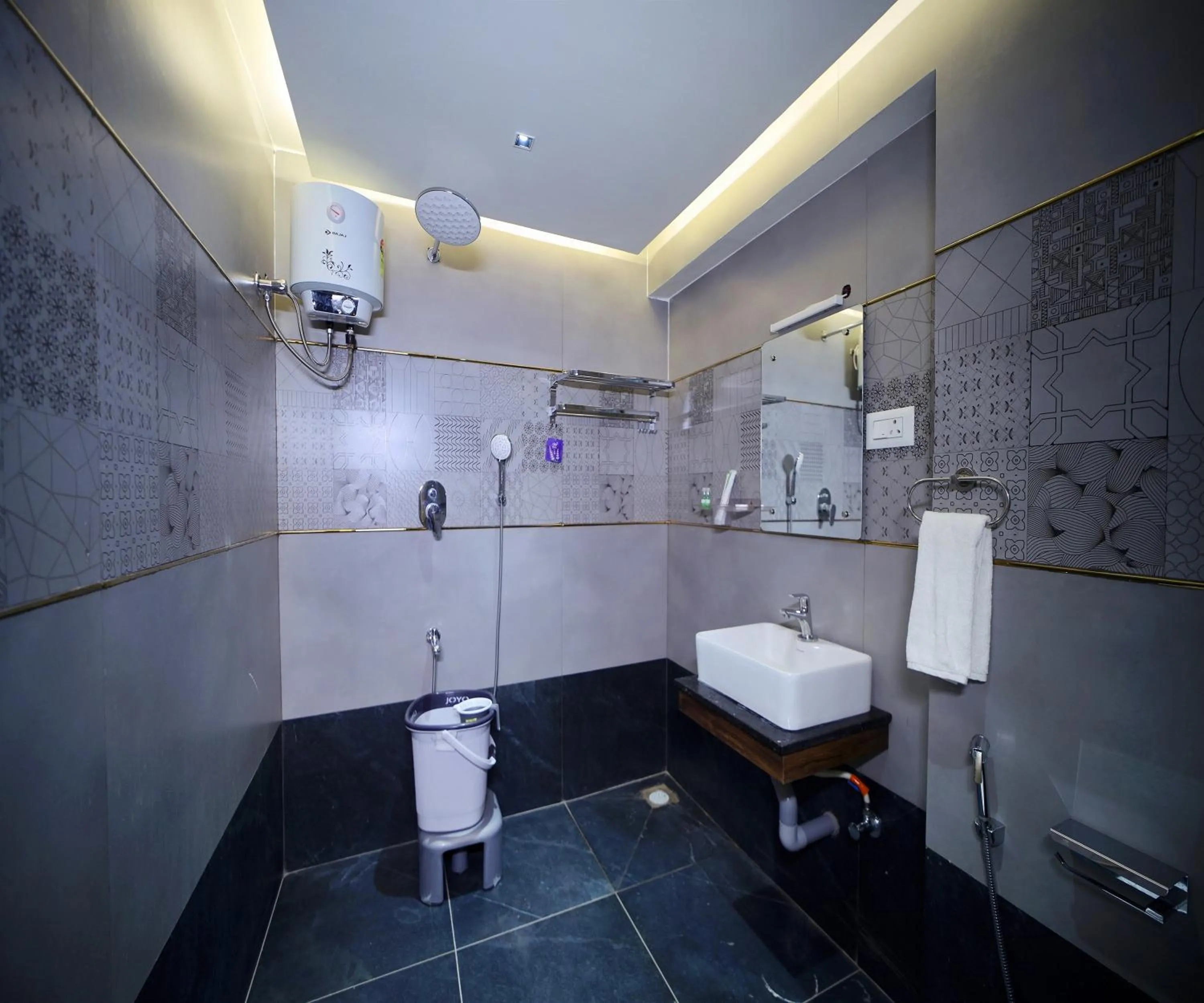 Bathroom in Suthanthira stay Inn