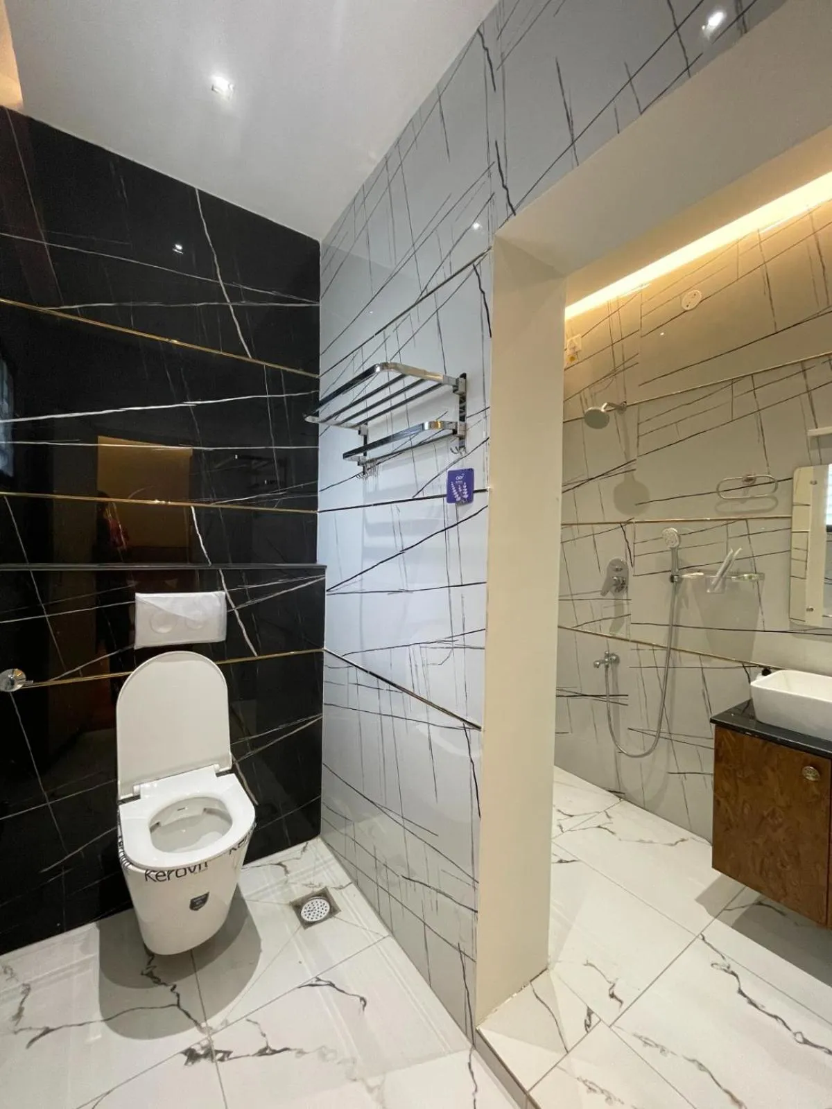 Bathroom in Suthanthira stay Inn