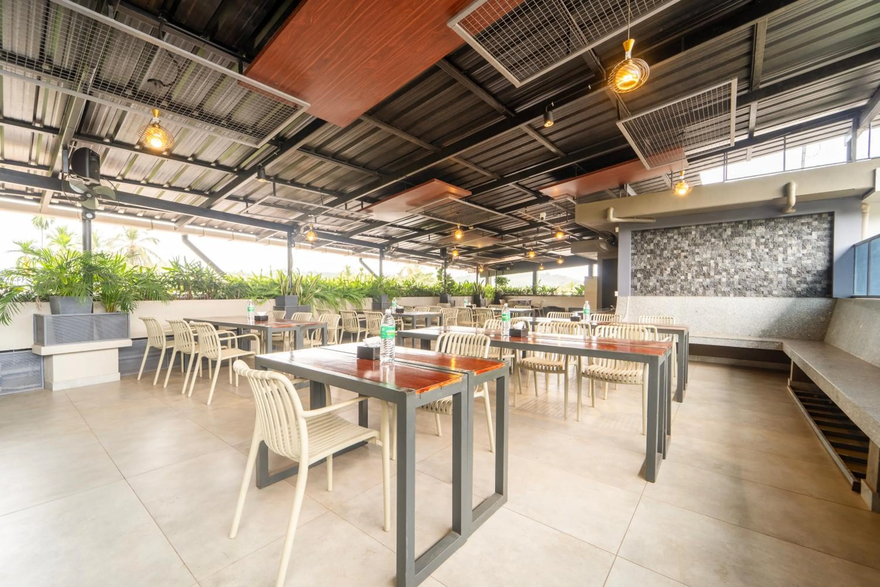 Restaurant/places to eat in Treebo MR Motel