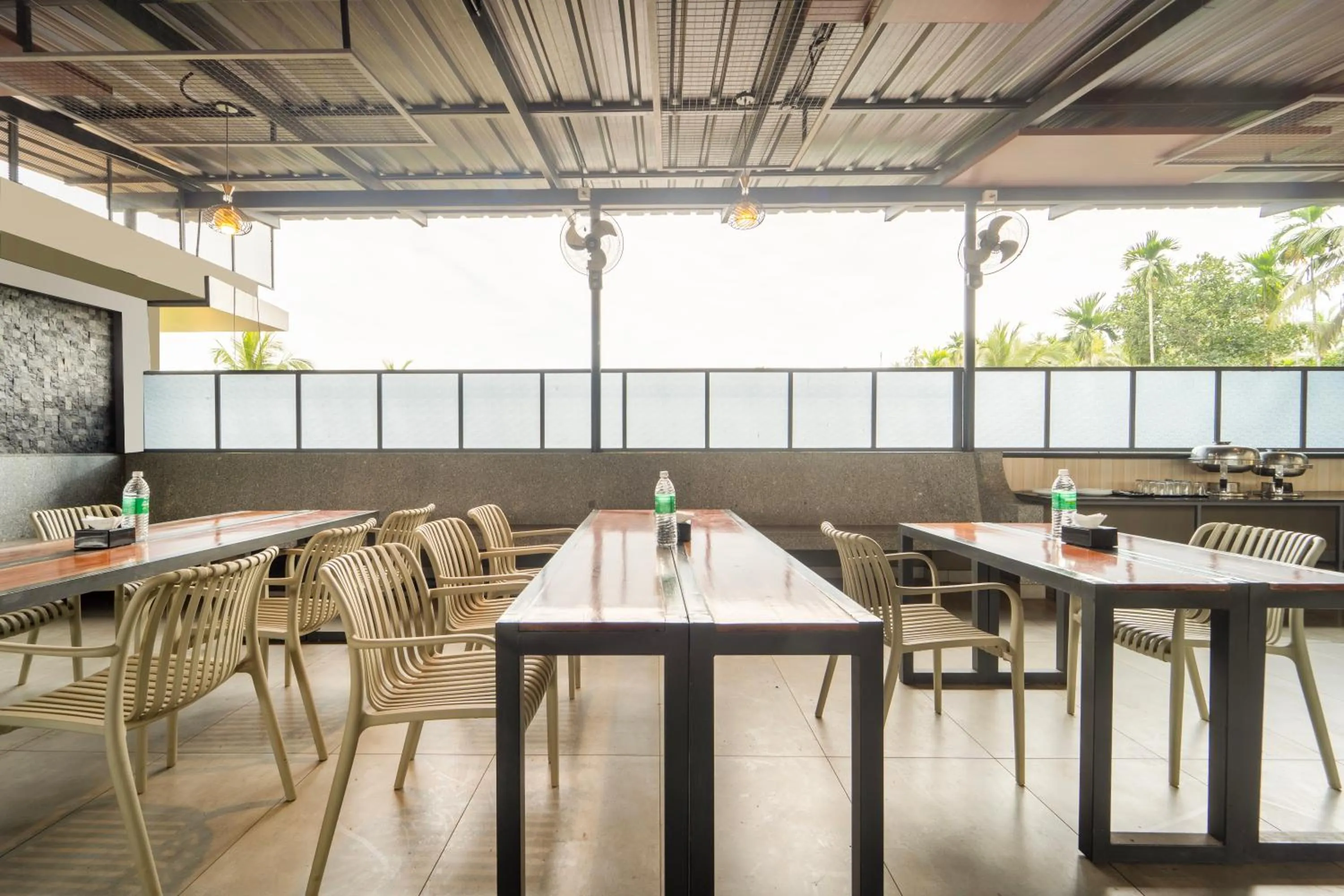 Restaurant/places to eat in Treebo MR Motel