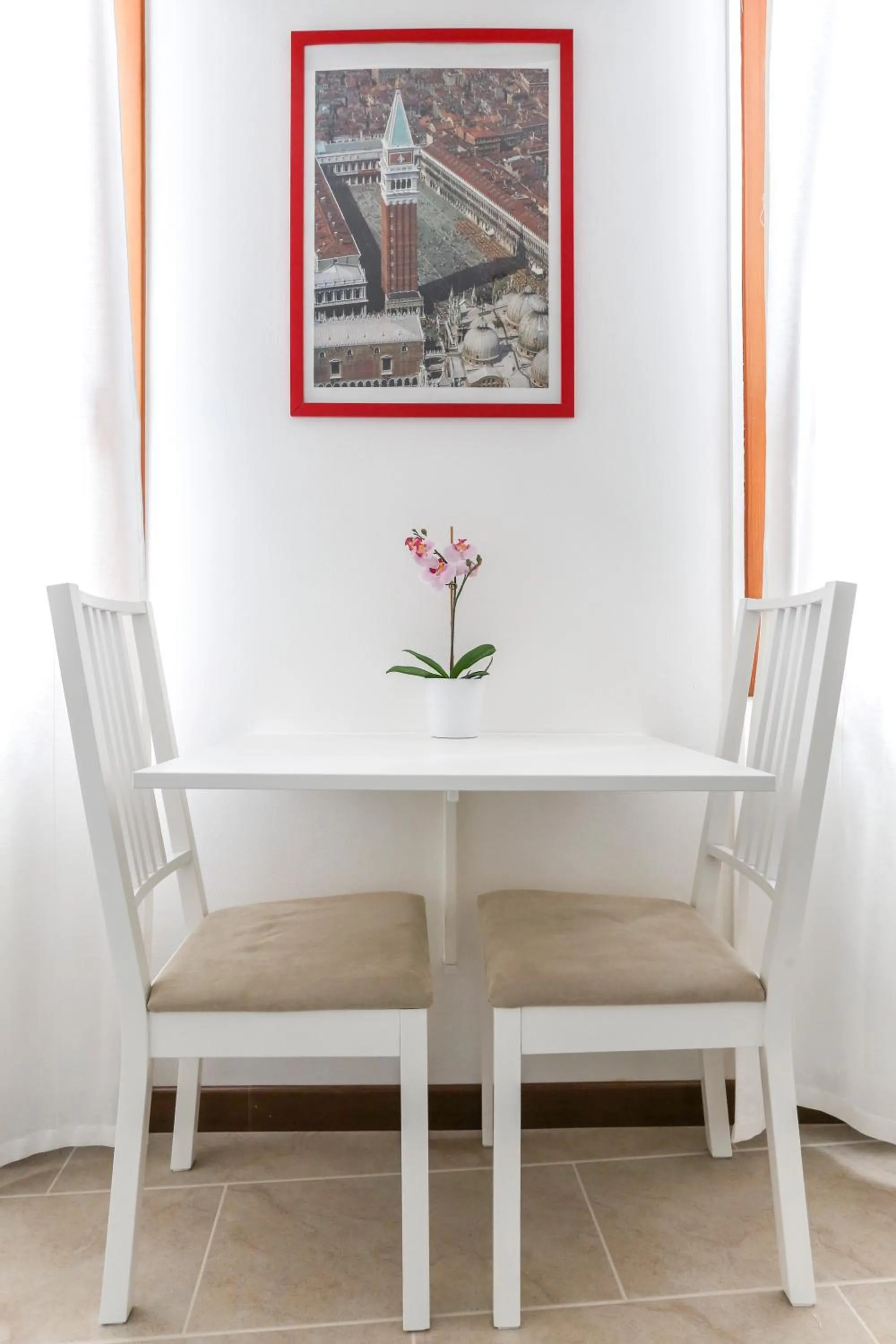 Photo of the whole room in Inlaguna