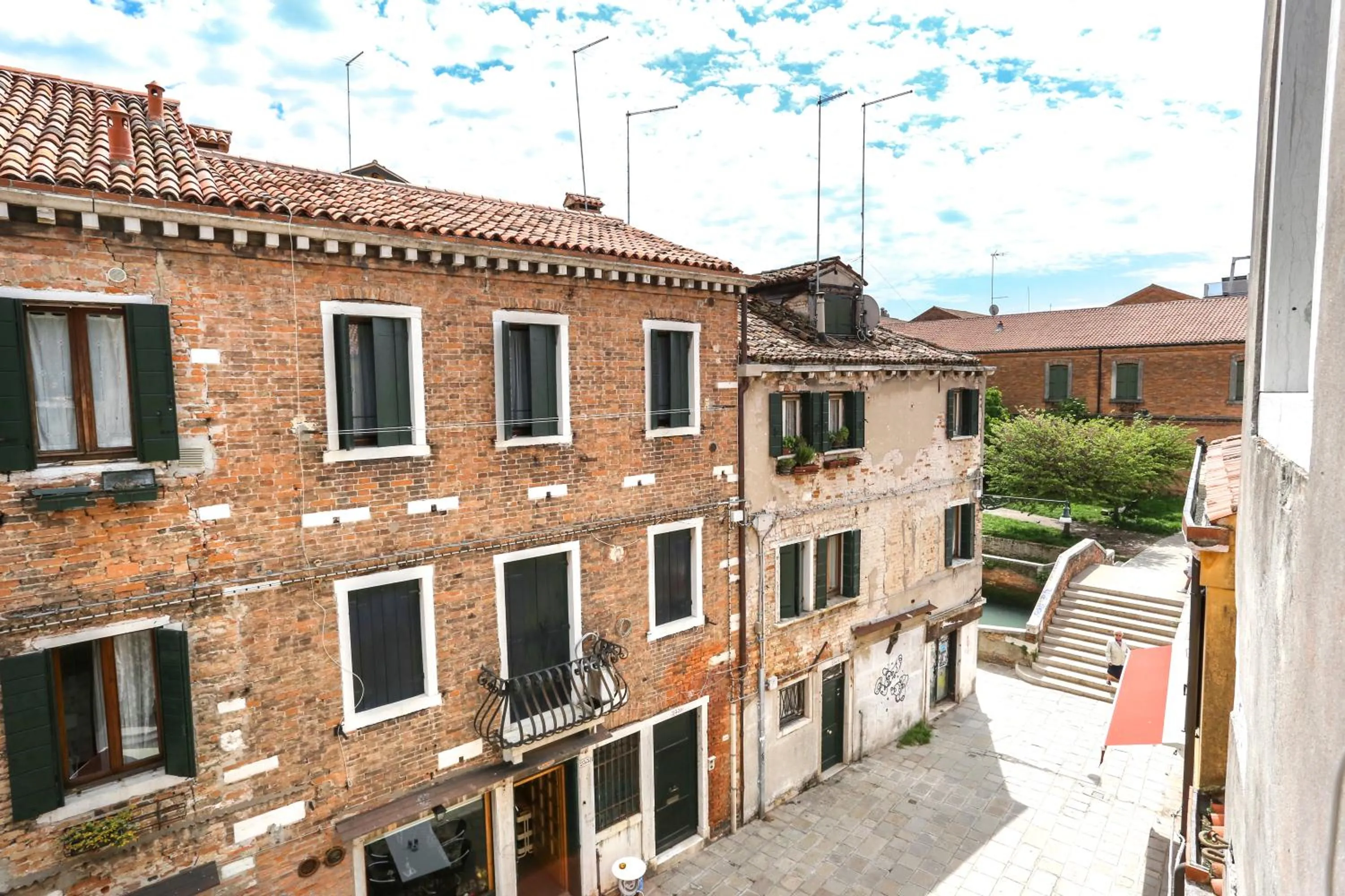 Property building in Inlaguna