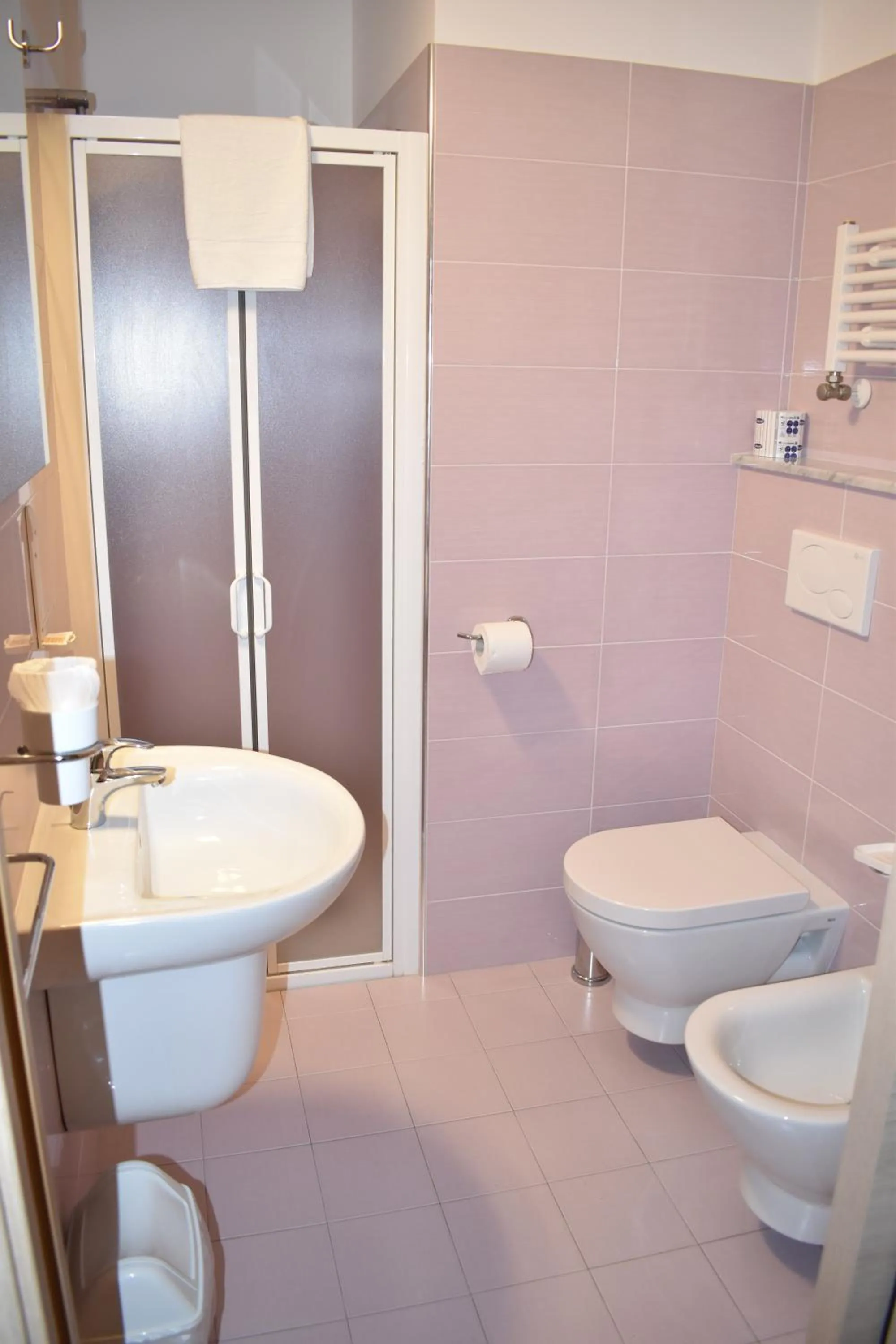 Bathroom in Pensione Piemonte Loreto