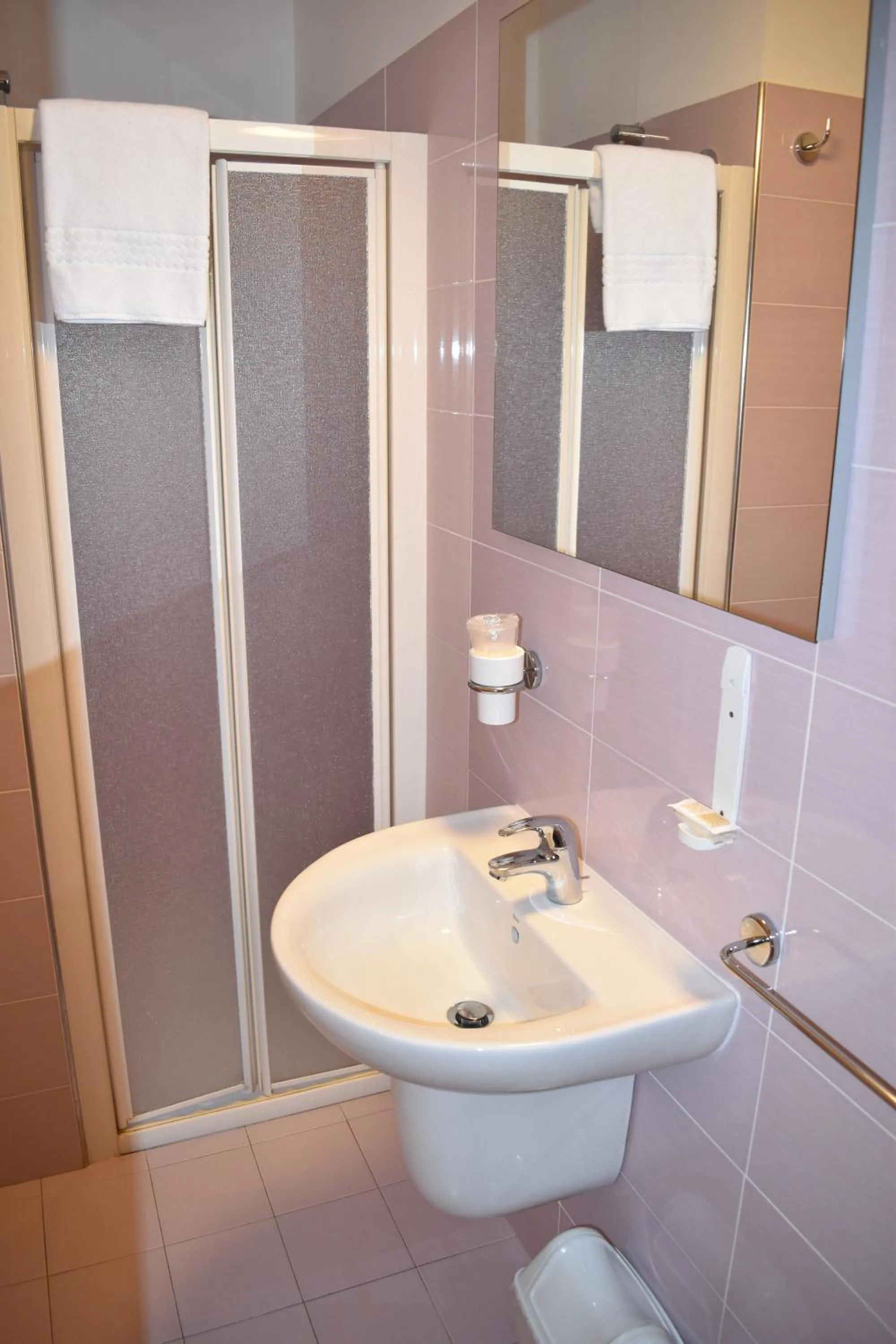 Bathroom in Pensione Piemonte Loreto