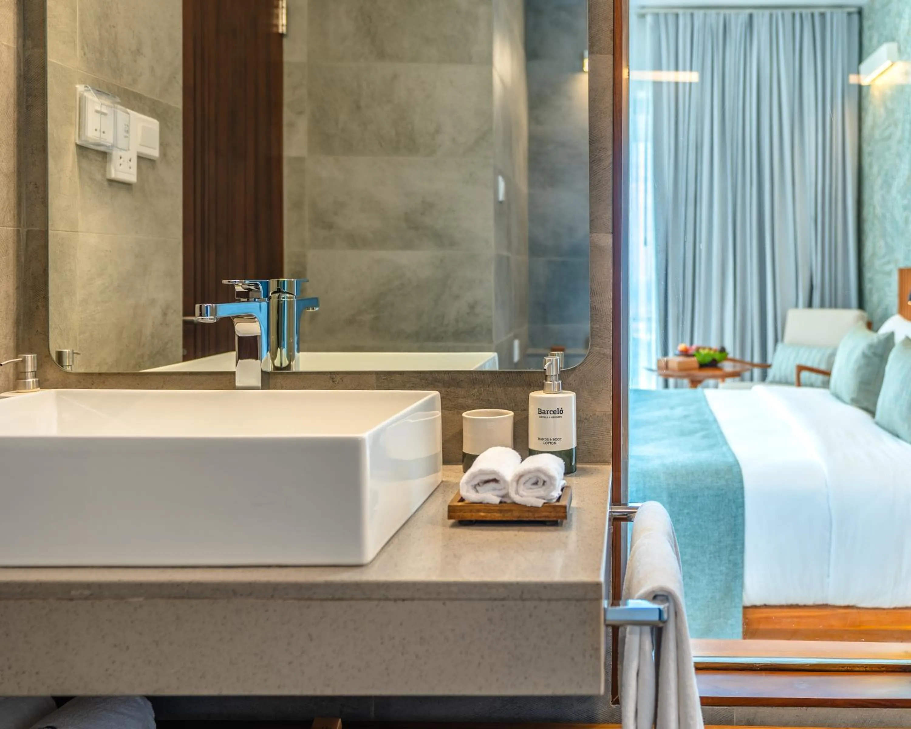 Bathroom, Bed in Barceló Nasandhura Male