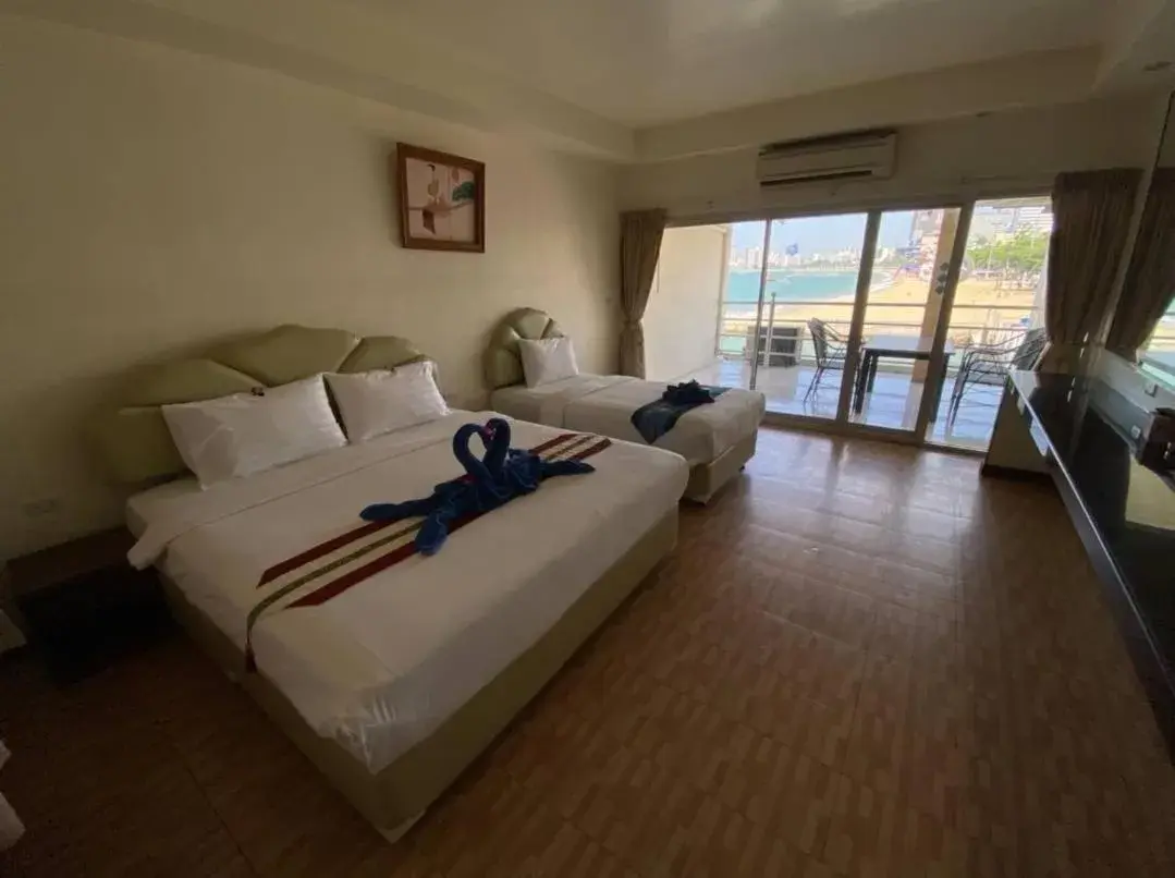 Deluxe Double Room with Balcony and Sea View in At sea residence Deluxe Double Room with Balcony and Sea View in At sea residence