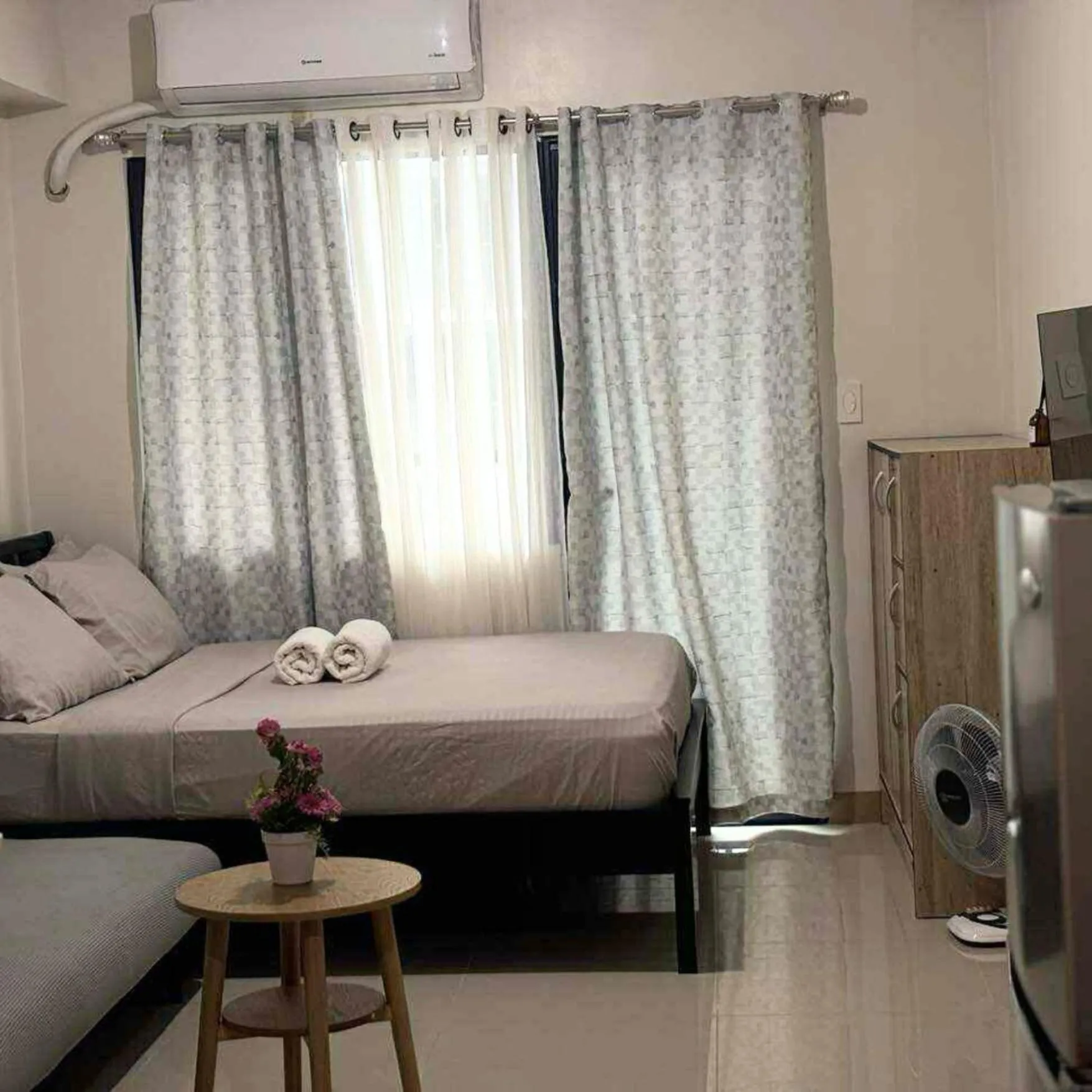 Bed in Studio apartment with balcony - Iloilo Condo Living