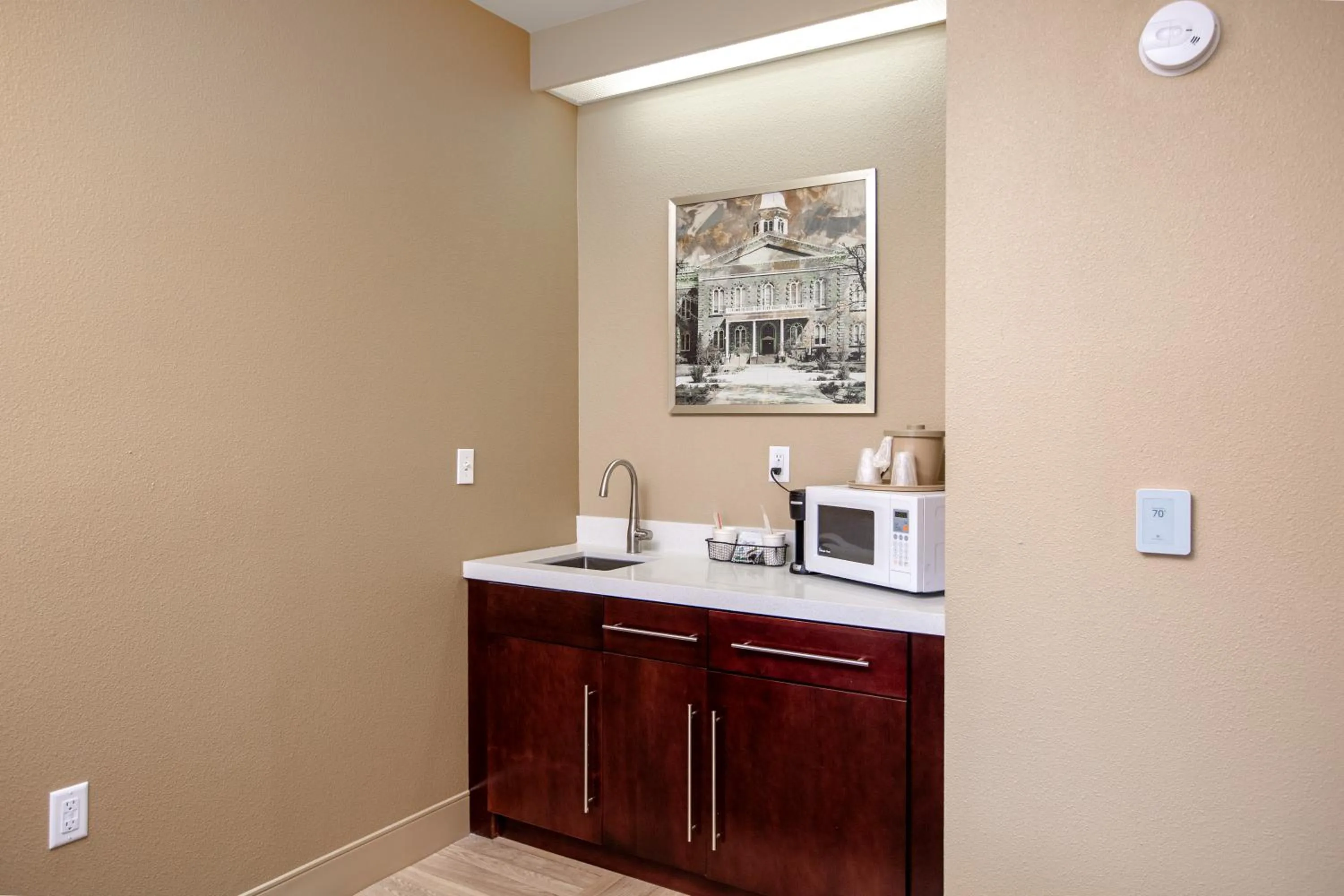 microwave in Gold Dust West